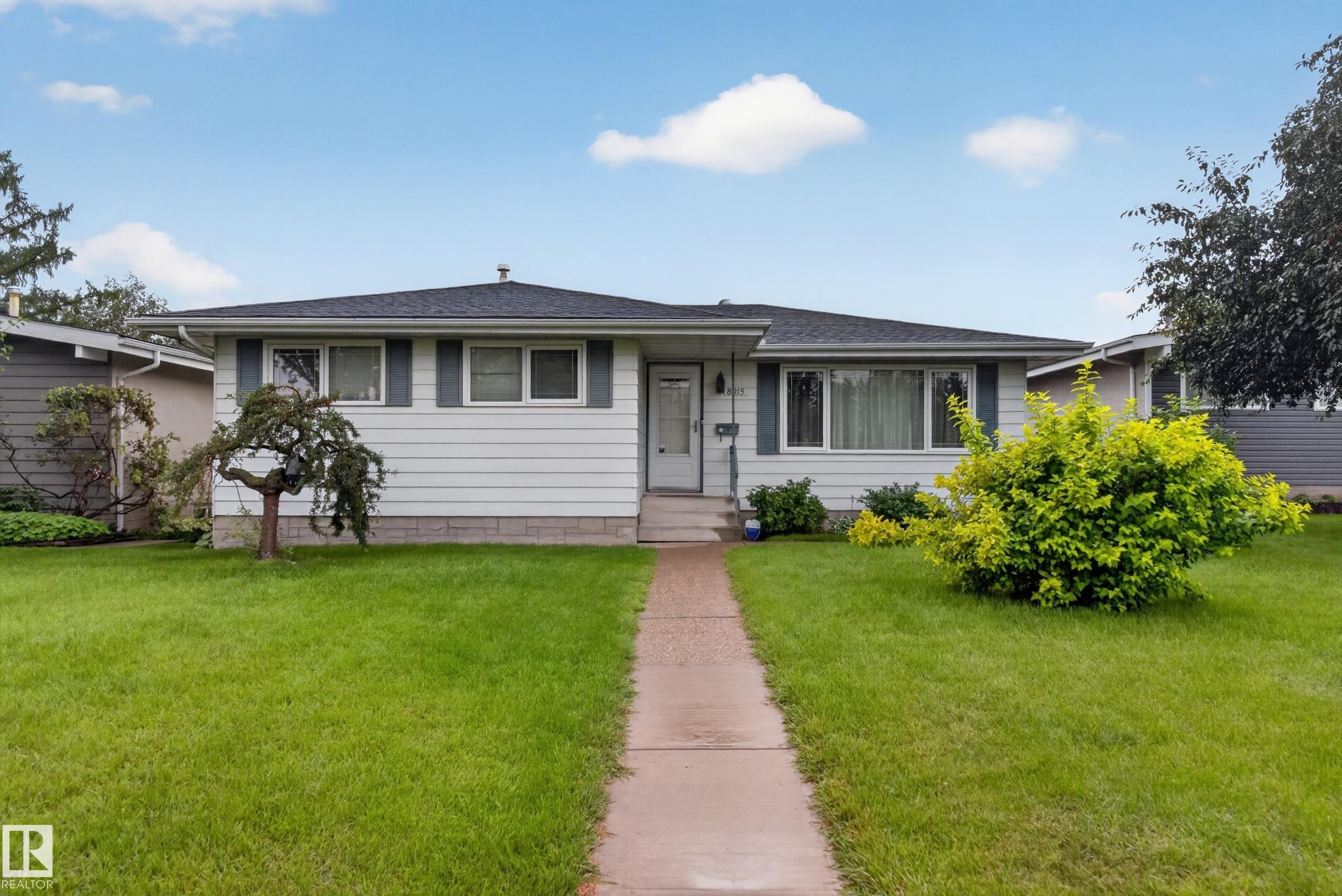 8015 145 Avenue Nw, Edmonton, AB - Outdoor With Facade