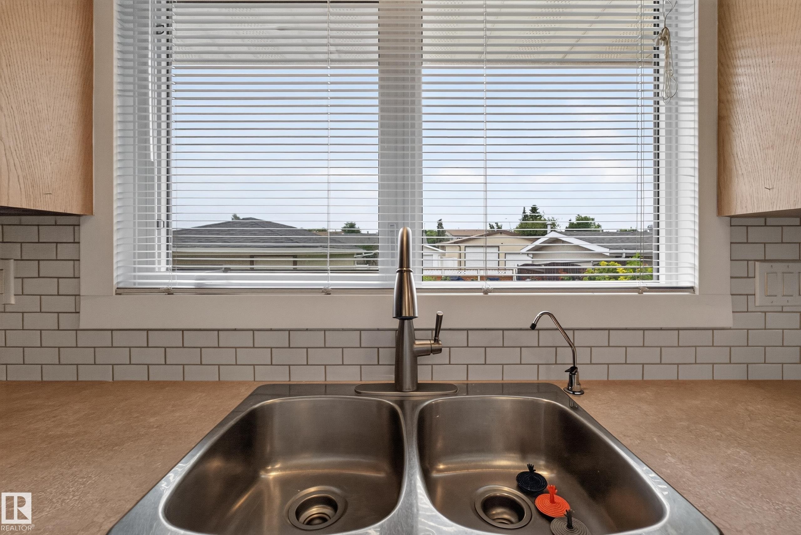 8015 145 Avenue Nw, Edmonton, AB - Indoor Photo Showing Kitchen With Double Sink