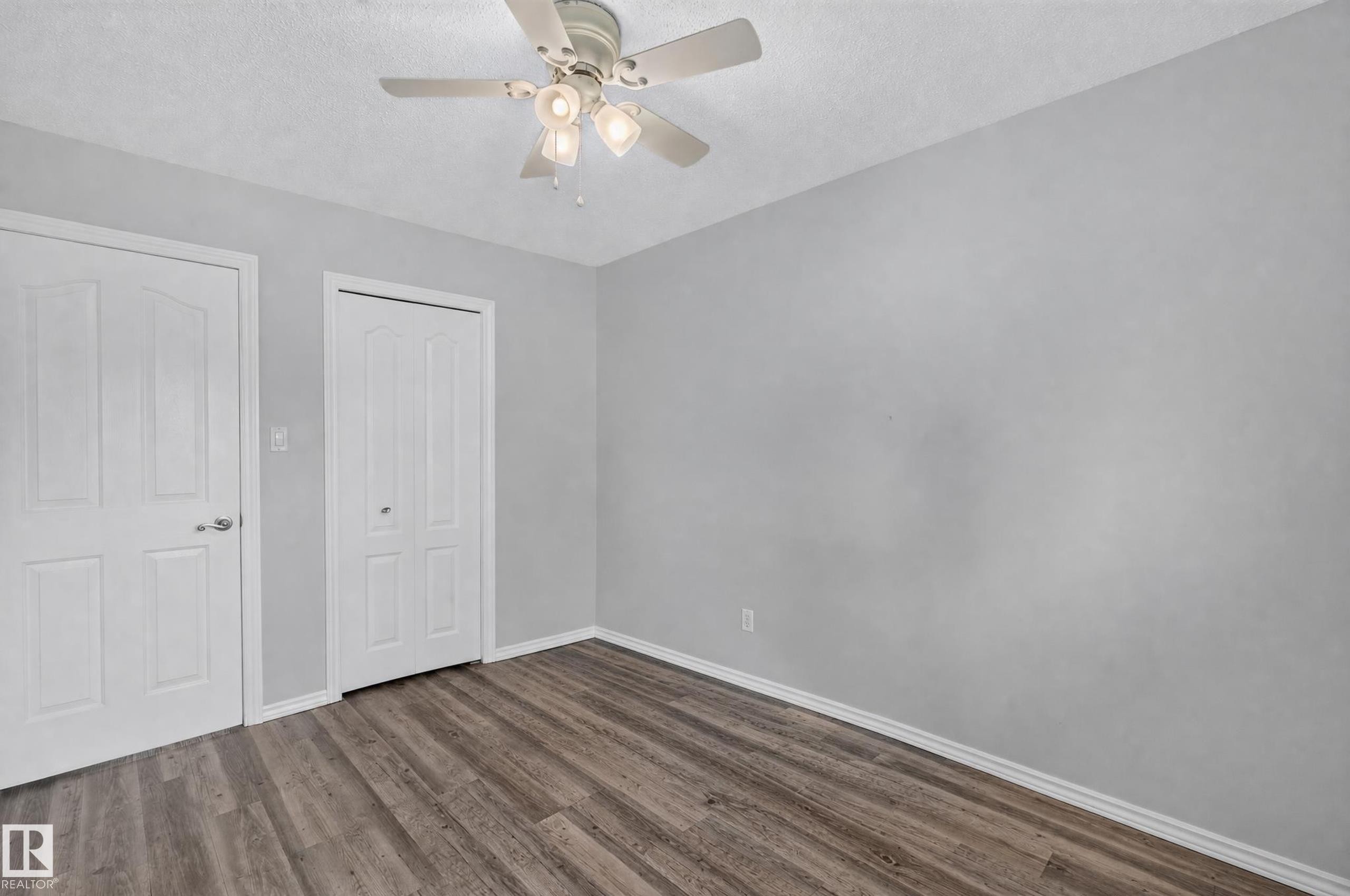 8015 145 Avenue Nw, Edmonton, AB - Indoor Photo Showing Other Room