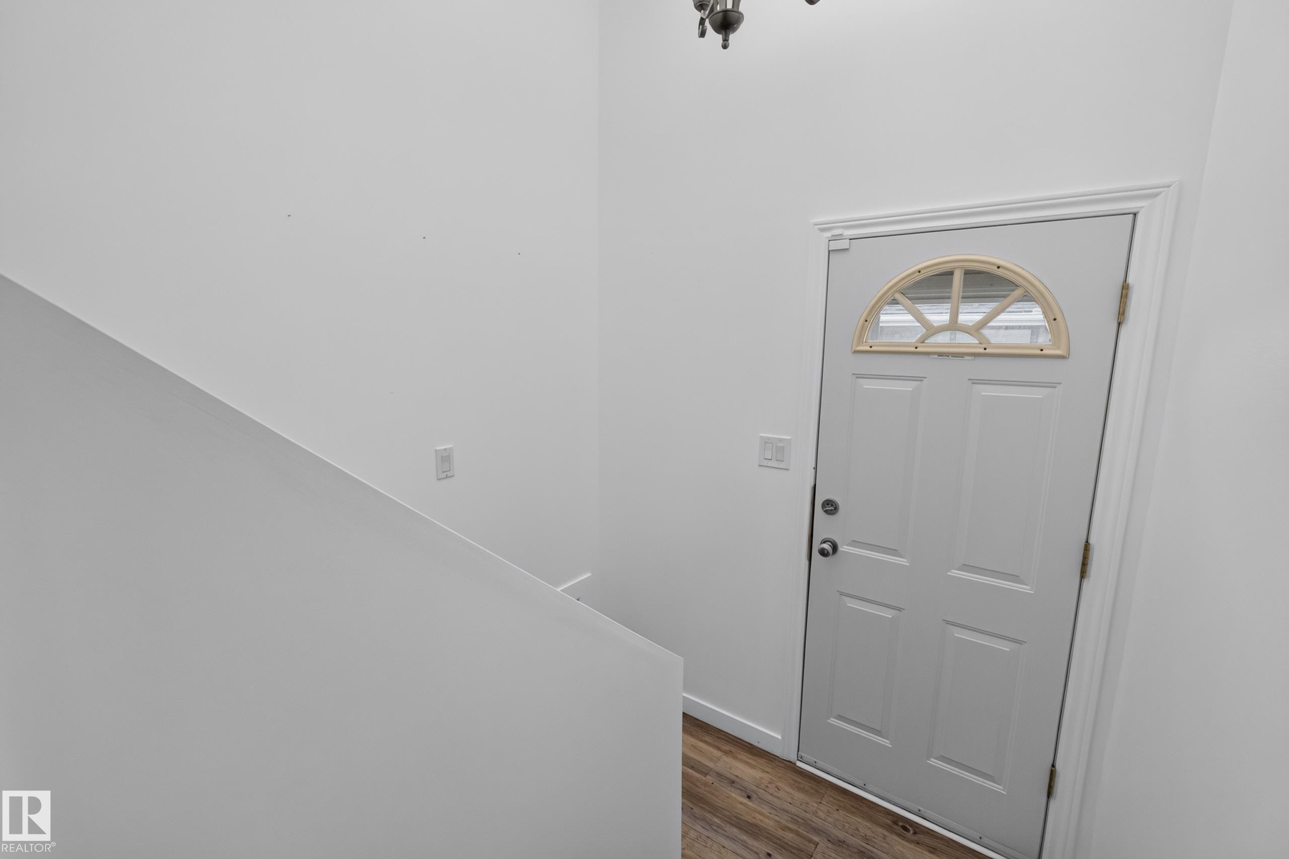 8015 145 Avenue Nw, Edmonton, AB - Indoor Photo Showing Other Room