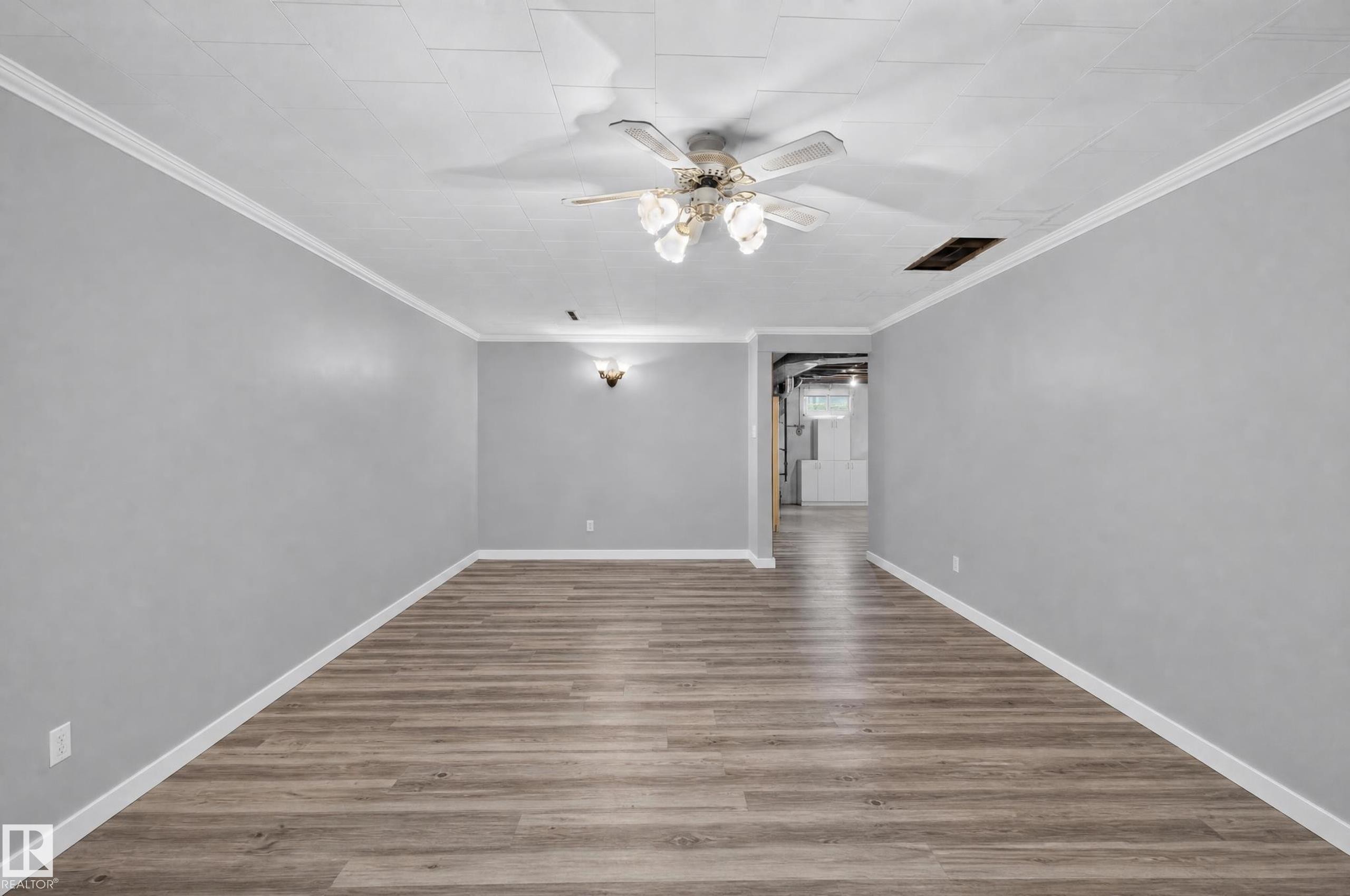 8015 145 Avenue Nw, Edmonton, AB - Indoor Photo Showing Other Room