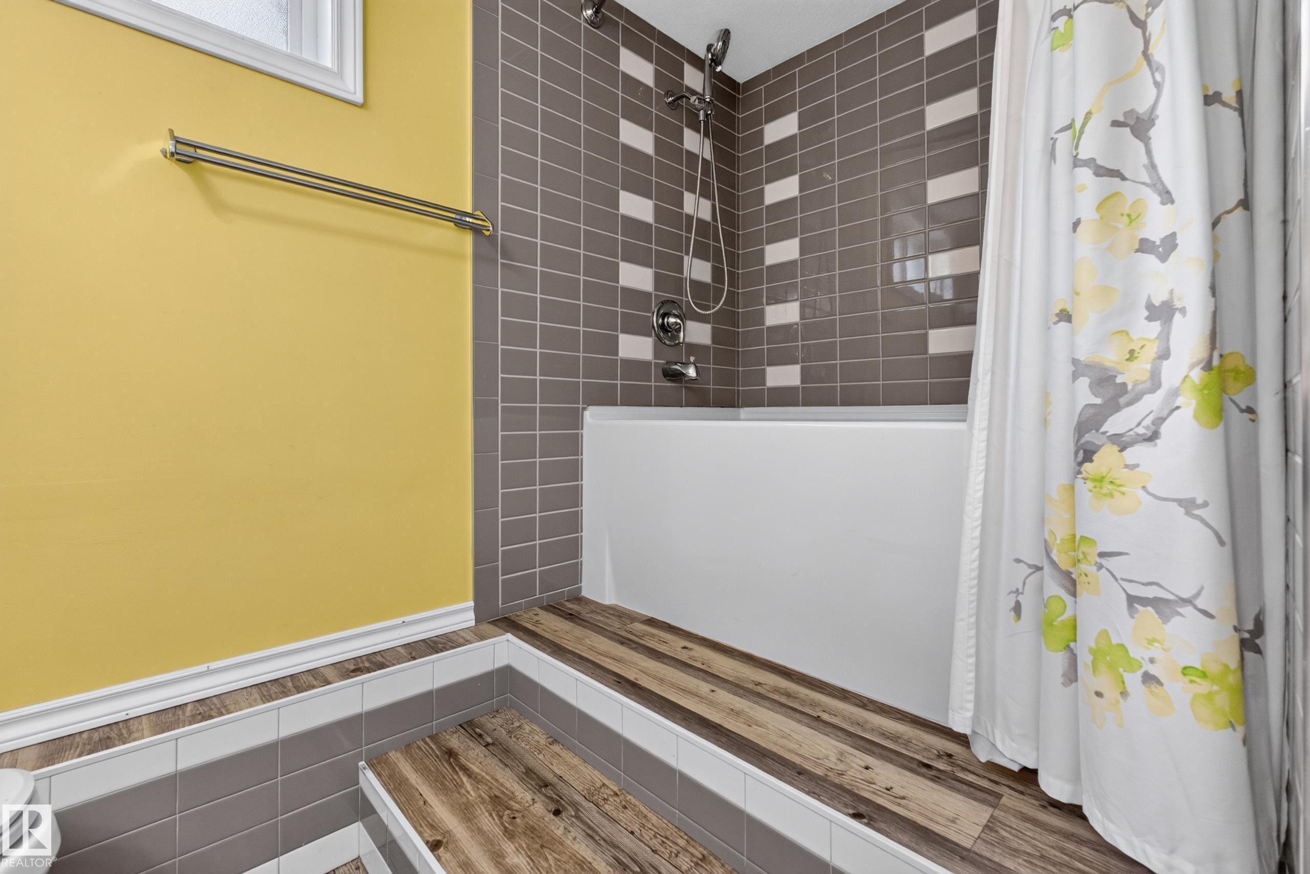8015 145 Avenue Nw, Edmonton, AB - Indoor Photo Showing Other Room