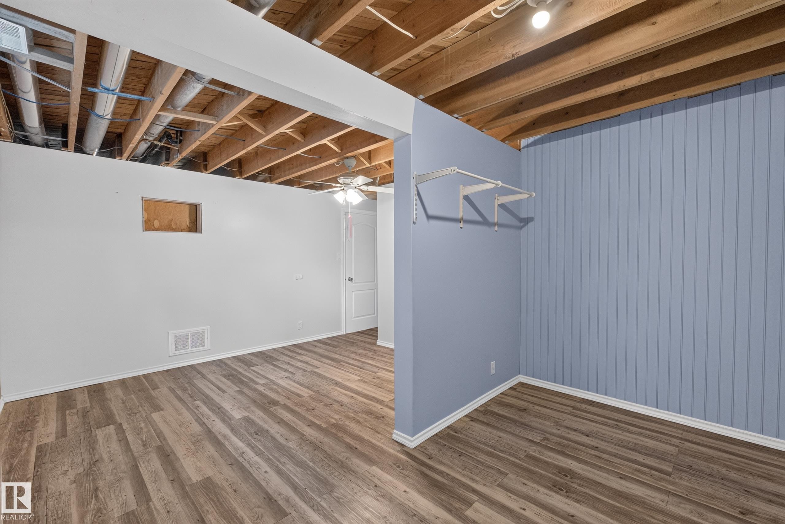 8015 145 Avenue Nw, Edmonton, AB - Indoor