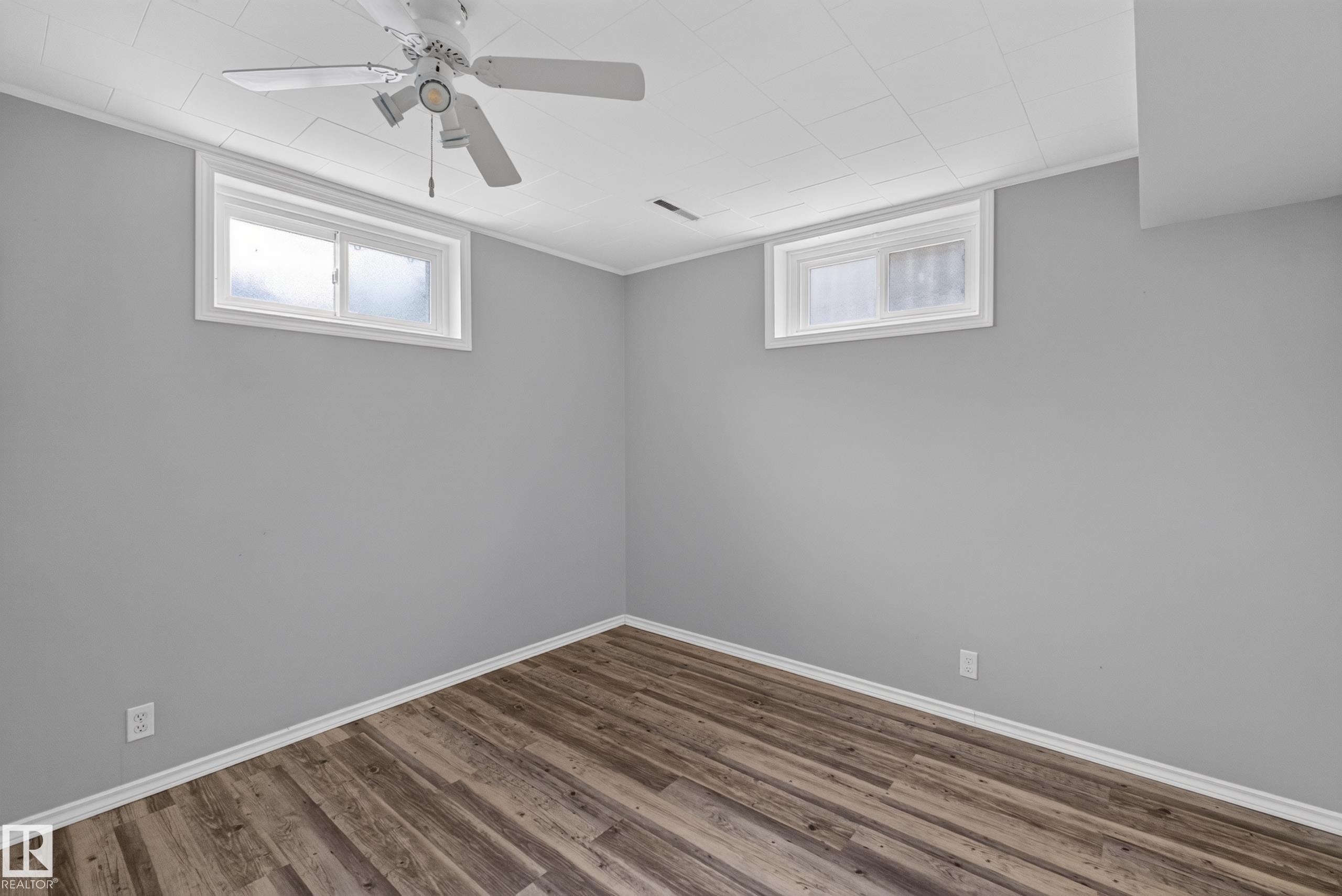 8015 145 Avenue Nw, Edmonton, AB - Indoor Photo Showing Other Room