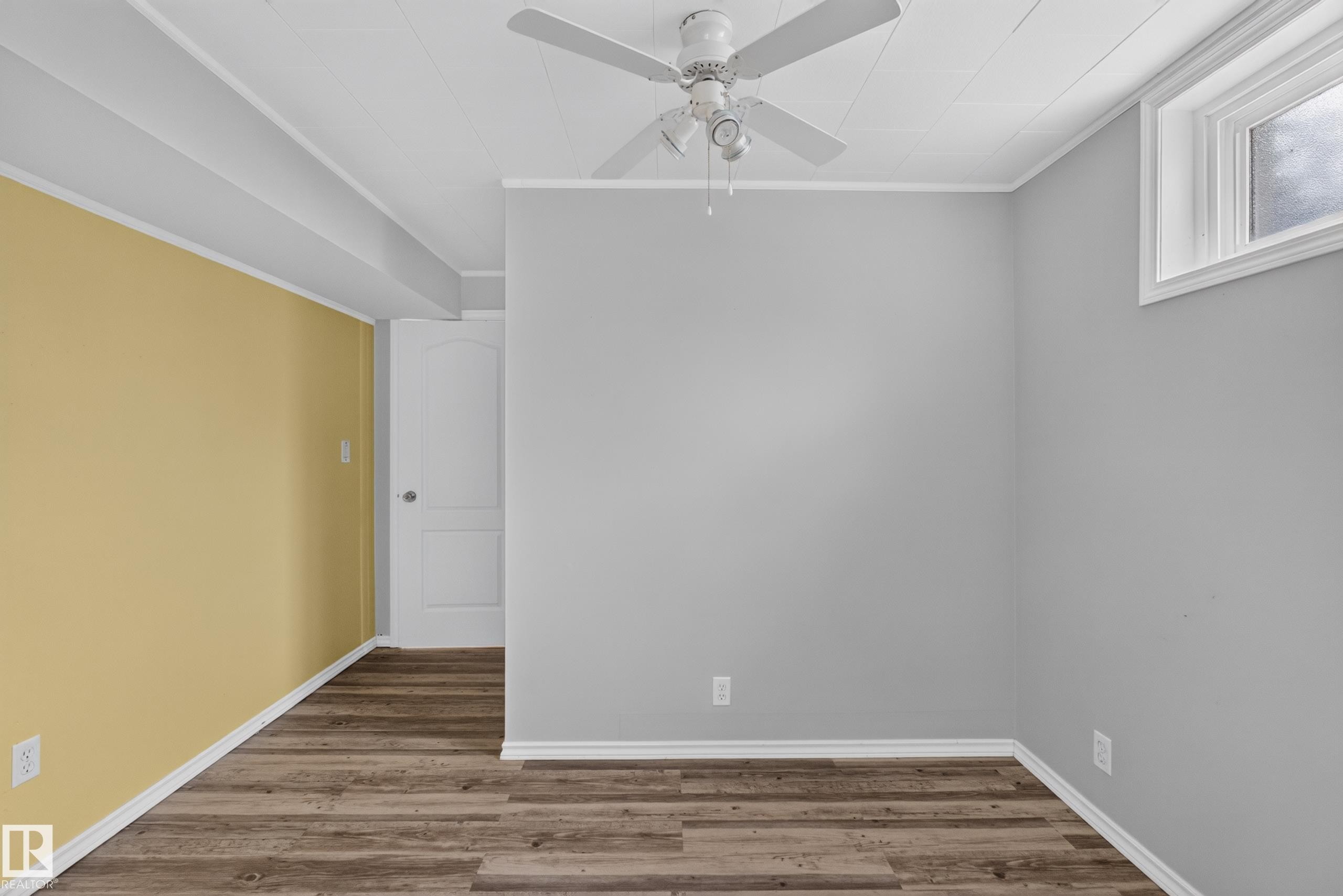 8015 145 Avenue Nw, Edmonton, AB - Indoor Photo Showing Other Room