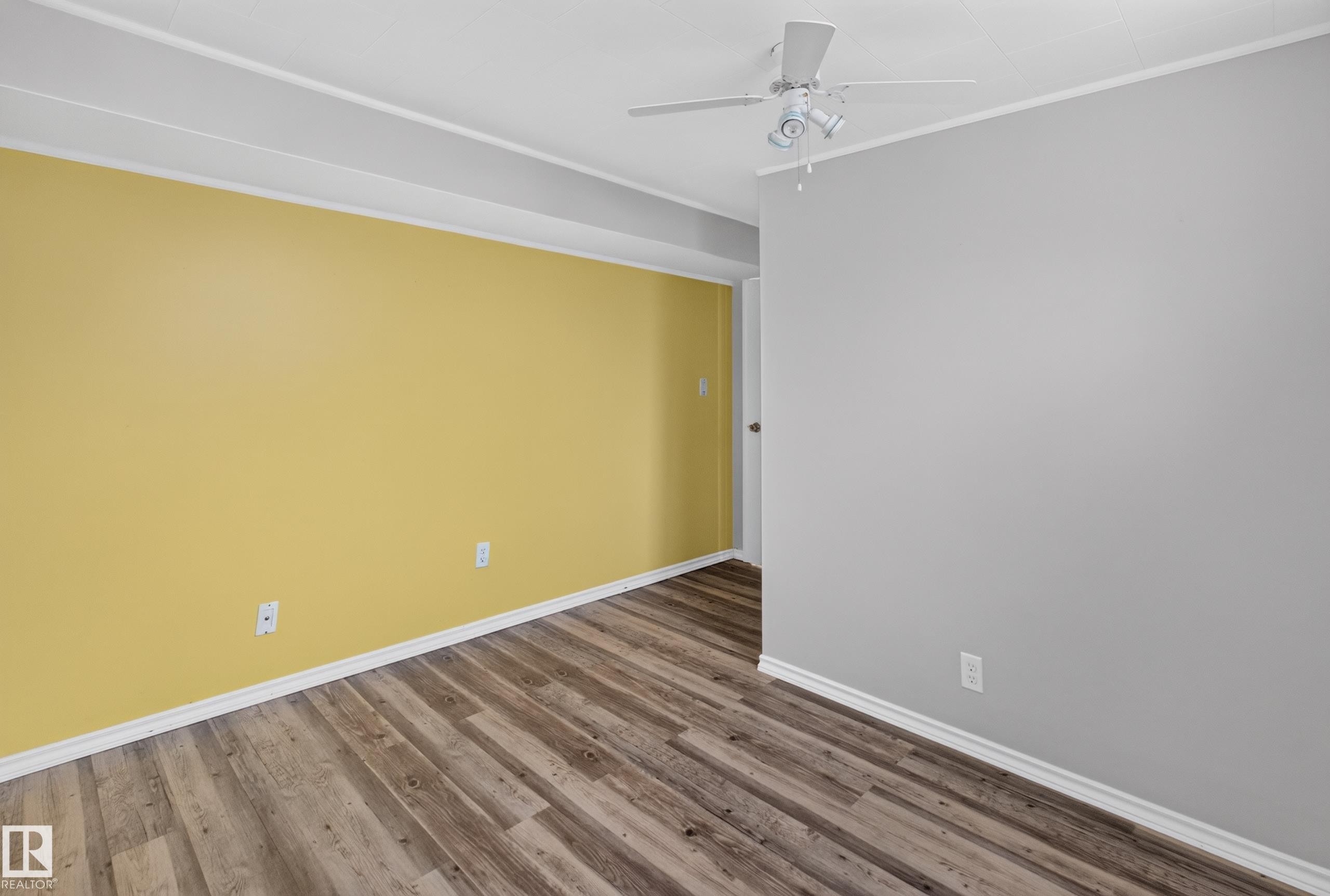 8015 145 Avenue Nw, Edmonton, AB - Indoor Photo Showing Other Room