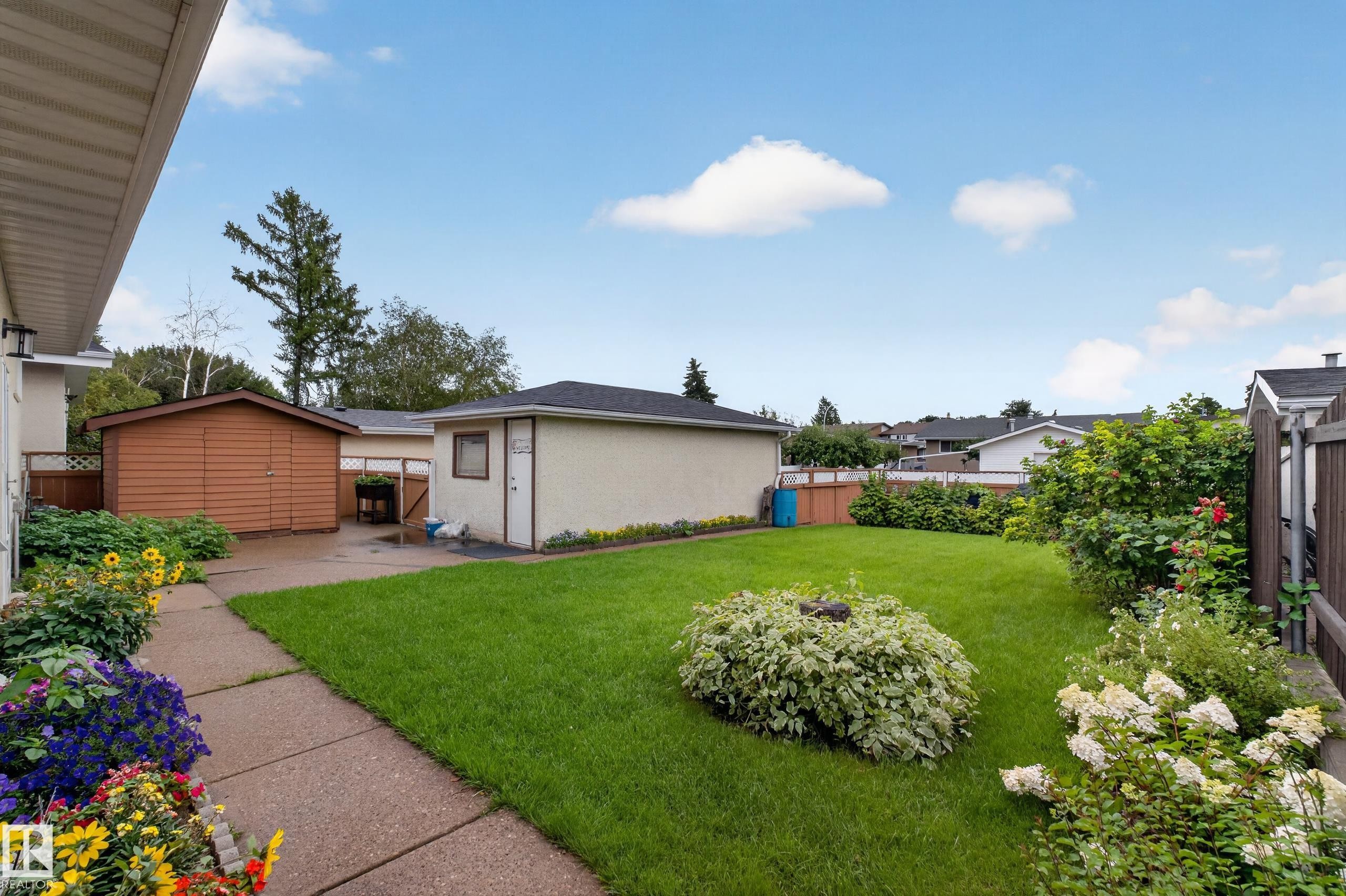 8015 145 Avenue Nw, Edmonton, AB - Outdoor With Exterior