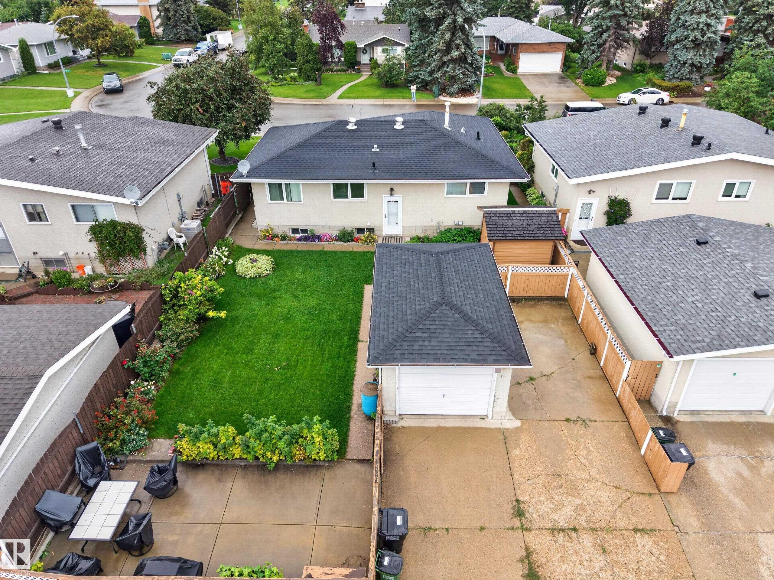 8015 145 Avenue Nw, Edmonton, AB - Outdoor With Exterior