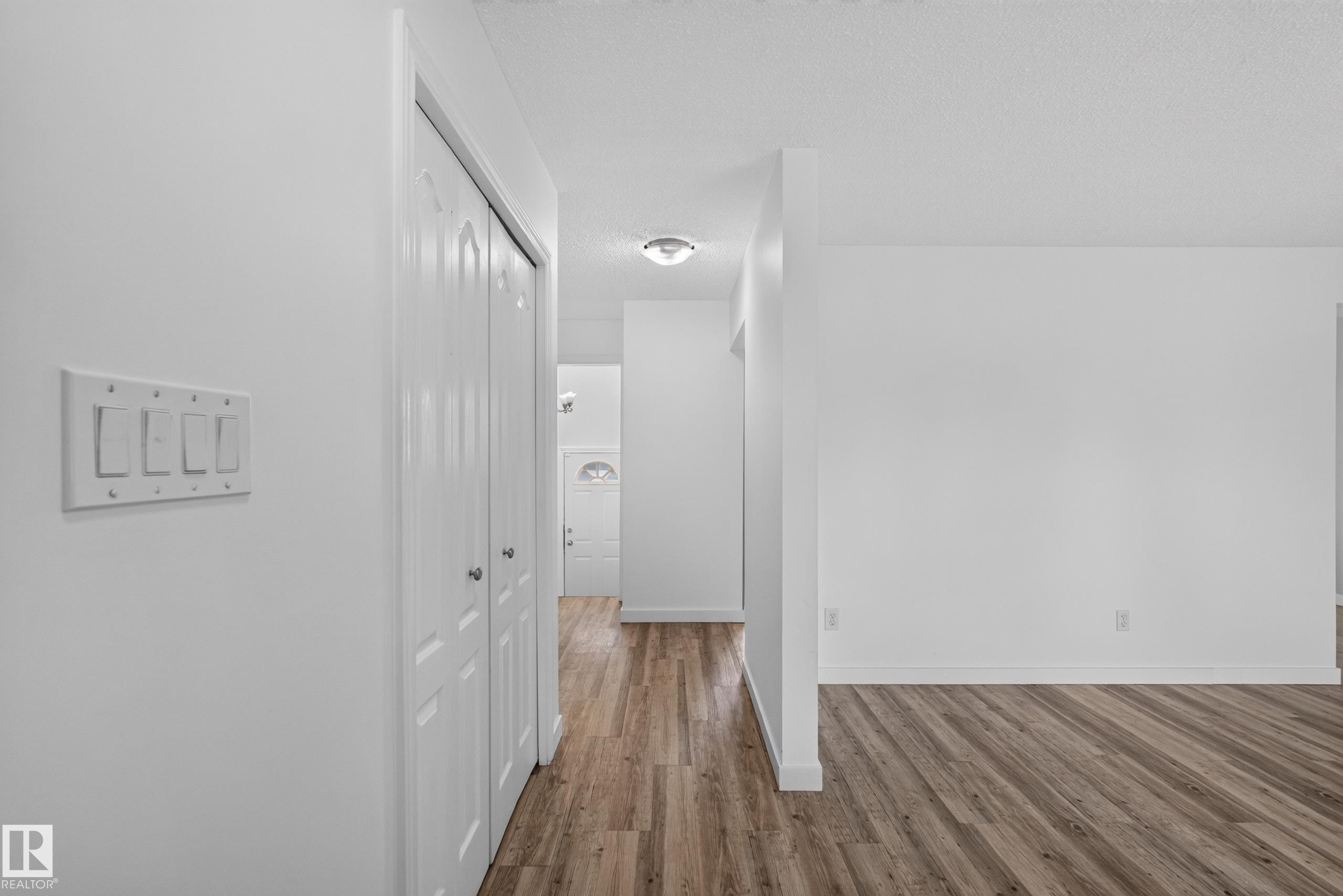 8015 145 Avenue Nw, Edmonton, AB - Indoor Photo Showing Other Room