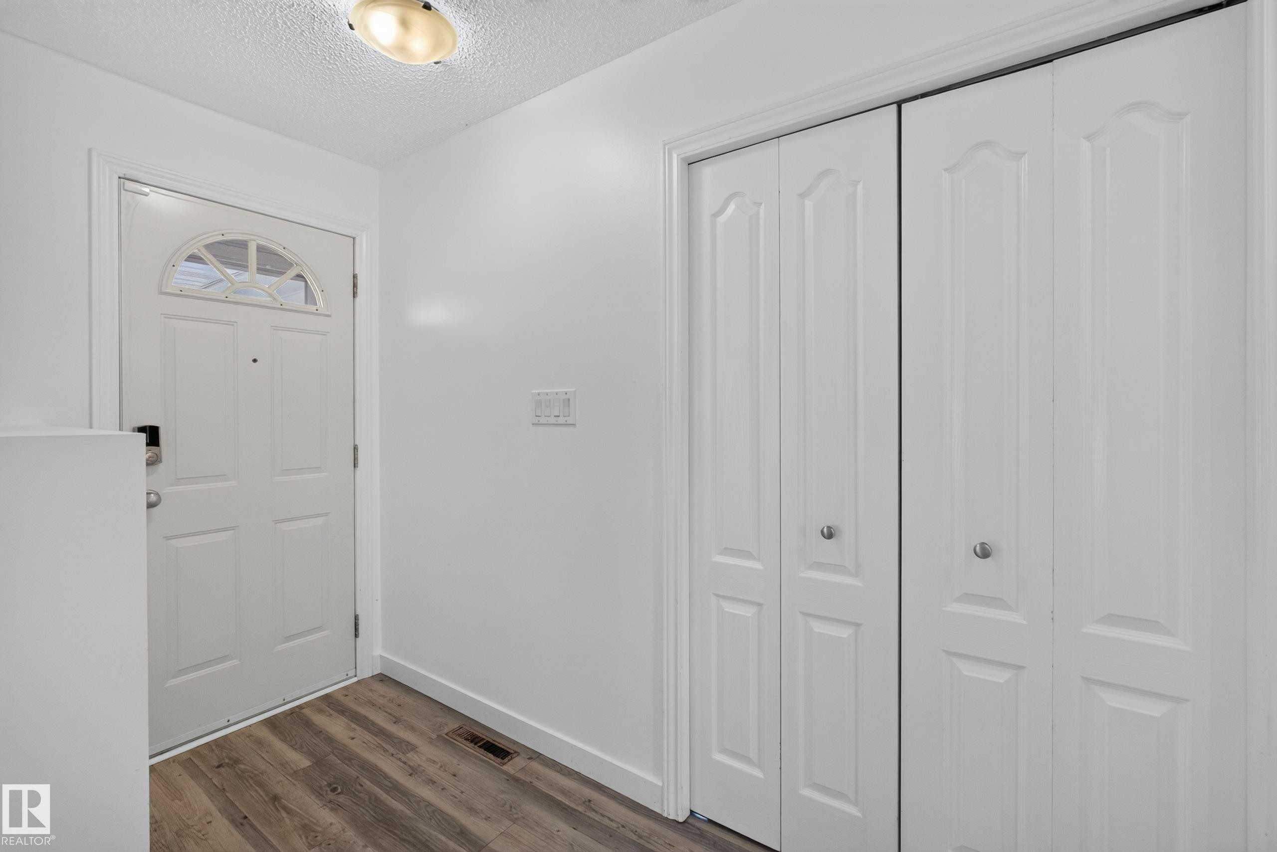 8015 145 Avenue Nw, Edmonton, AB - Indoor Photo Showing Other Room