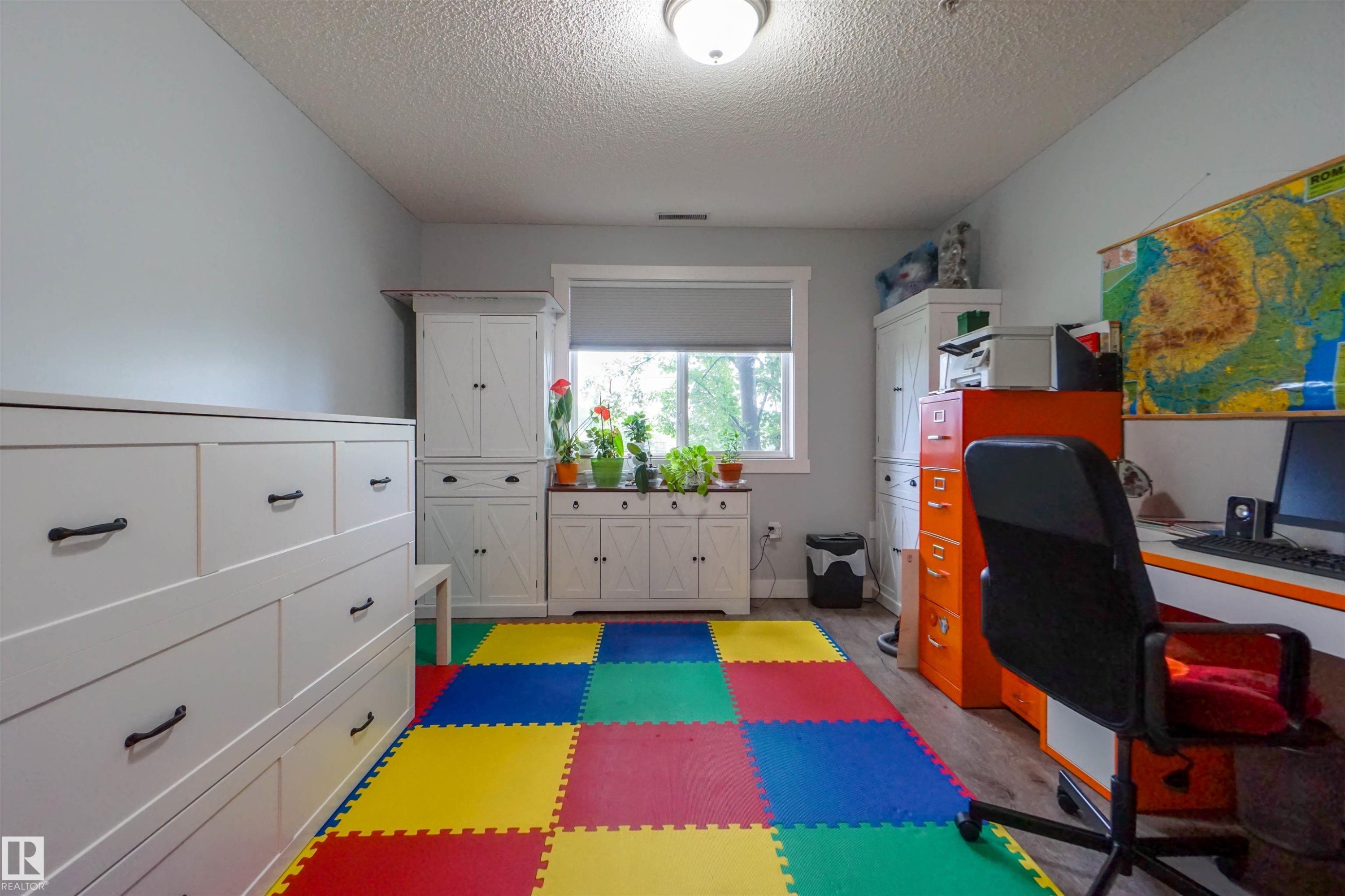 #128 279 Suder Greens Dr Nw, Edmonton, AB - Indoor Photo Showing Office