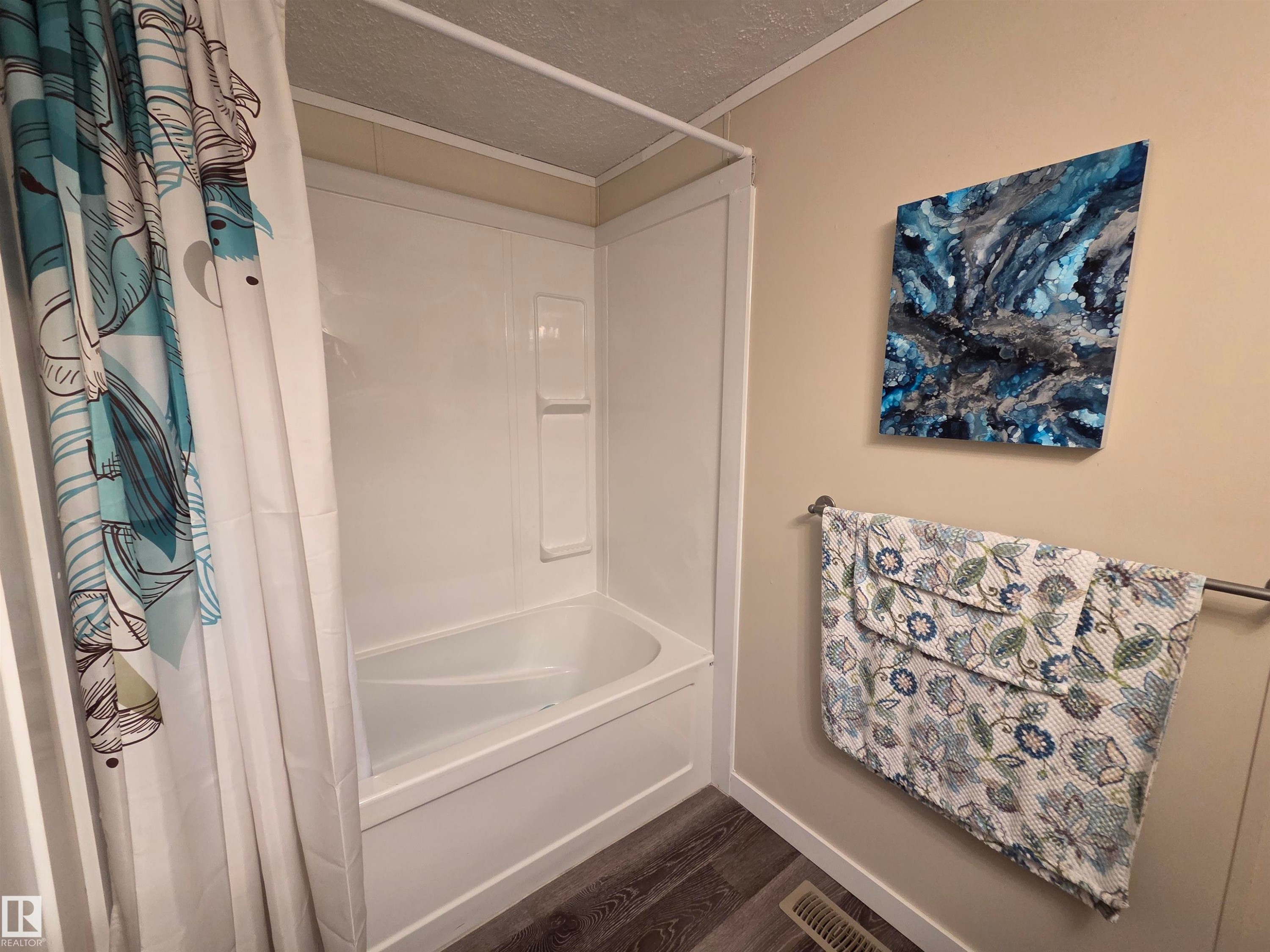 10 Midland Road, Millet, AB - Indoor Photo Showing Bathroom