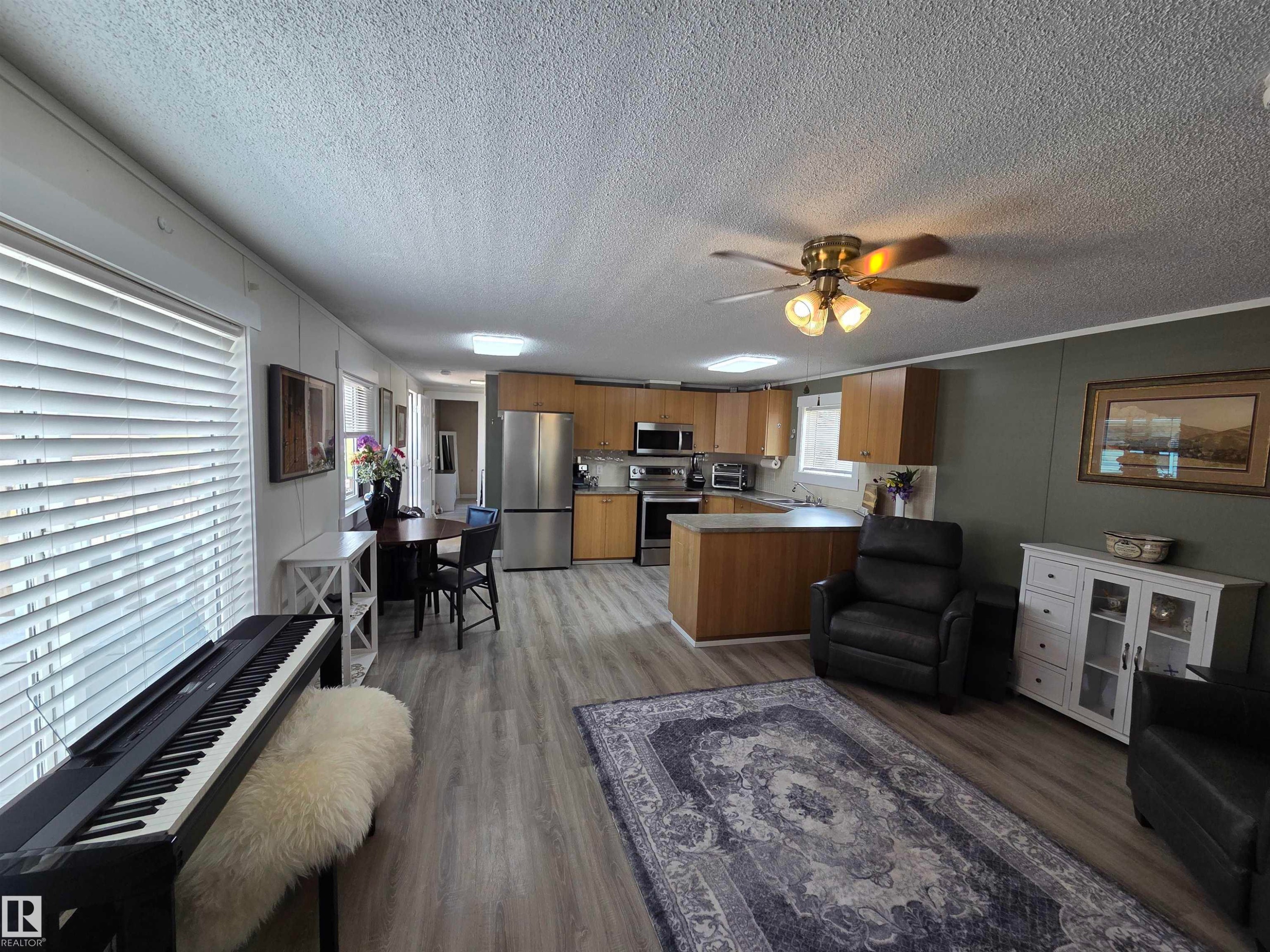 10 Midland Road, Millet, AB - Indoor