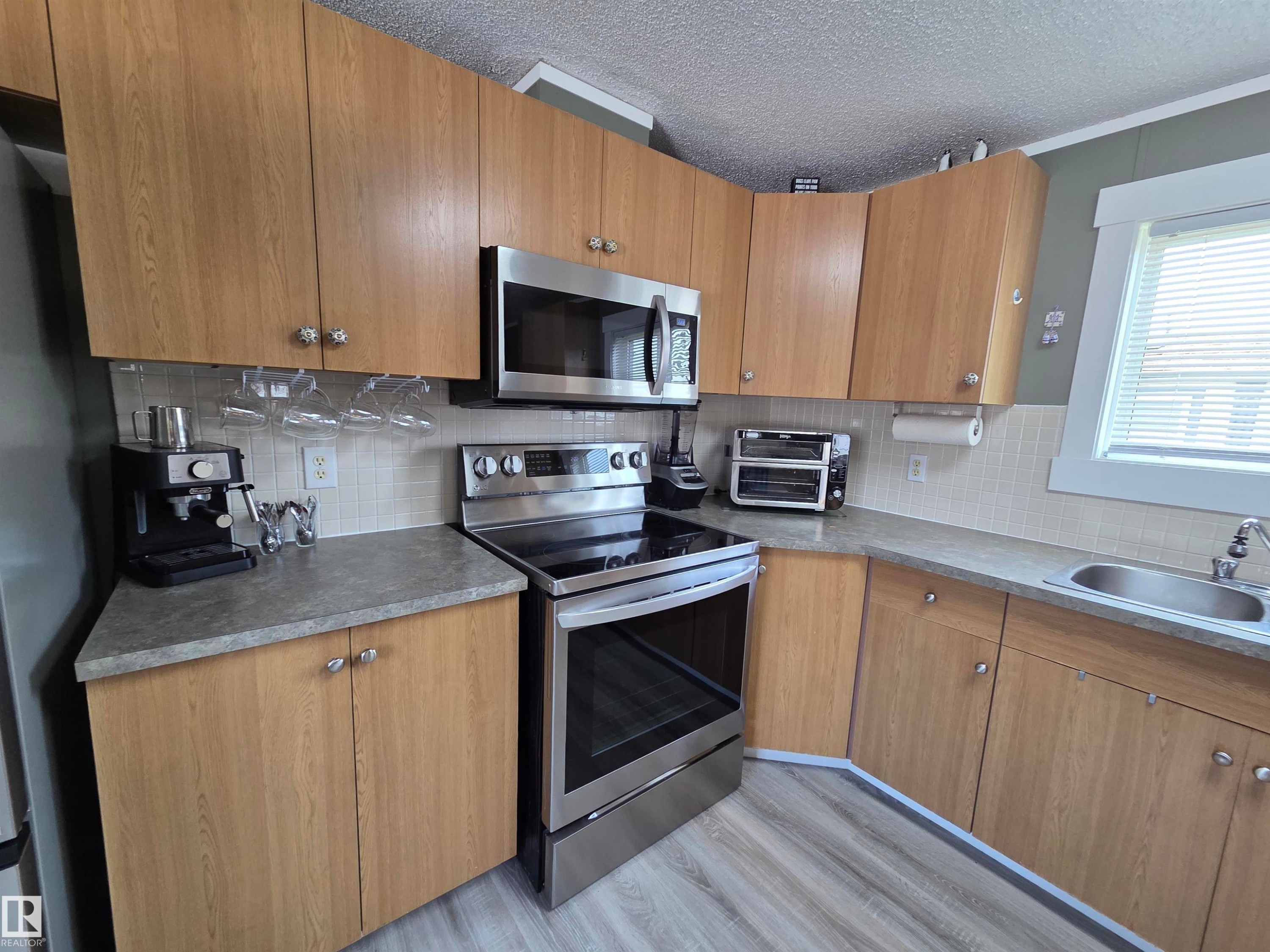 10 Midland Road, Millet, AB - Indoor Photo Showing Kitchen