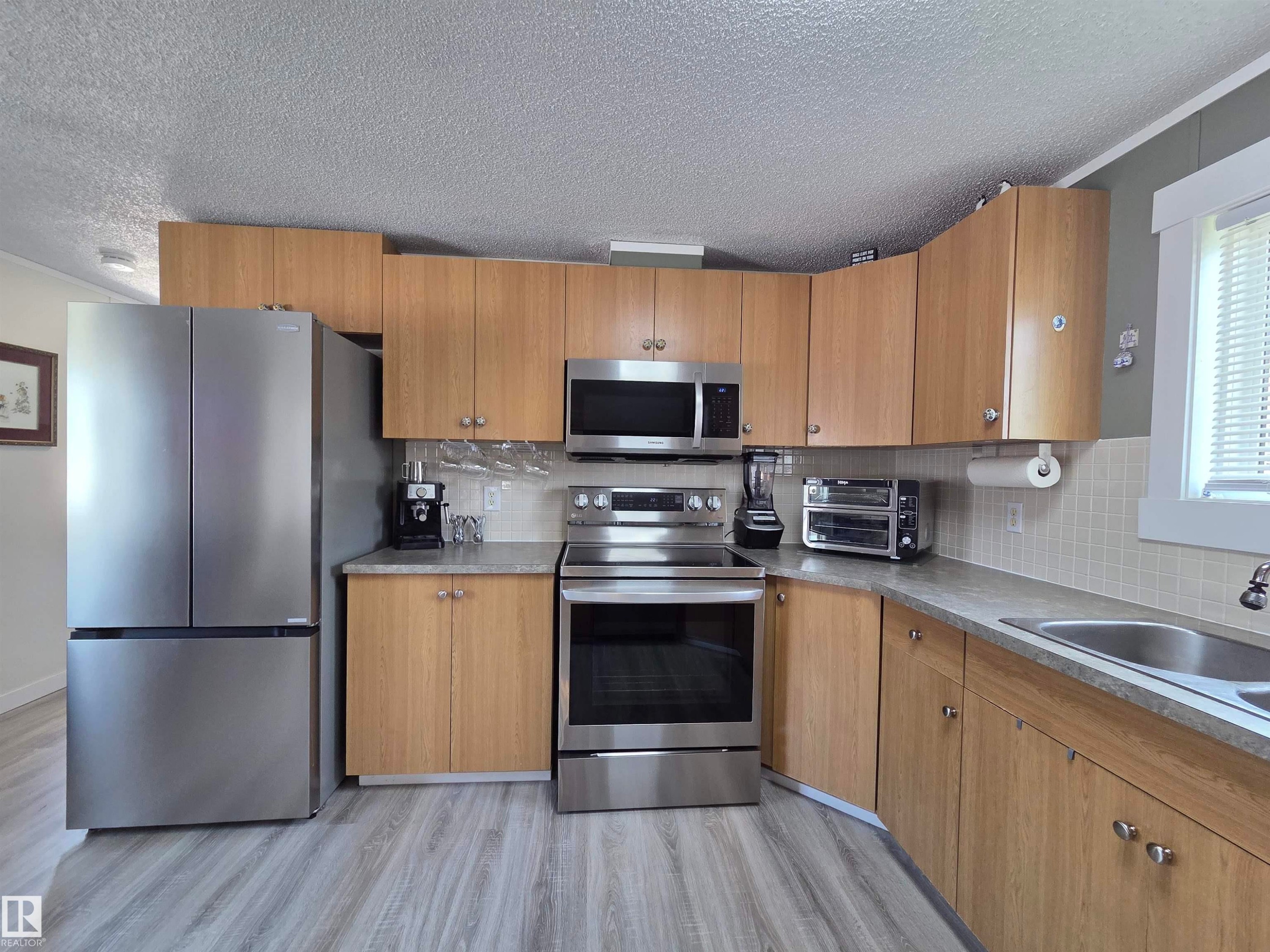 10 Midland Road, Millet, AB - Indoor Photo Showing Kitchen