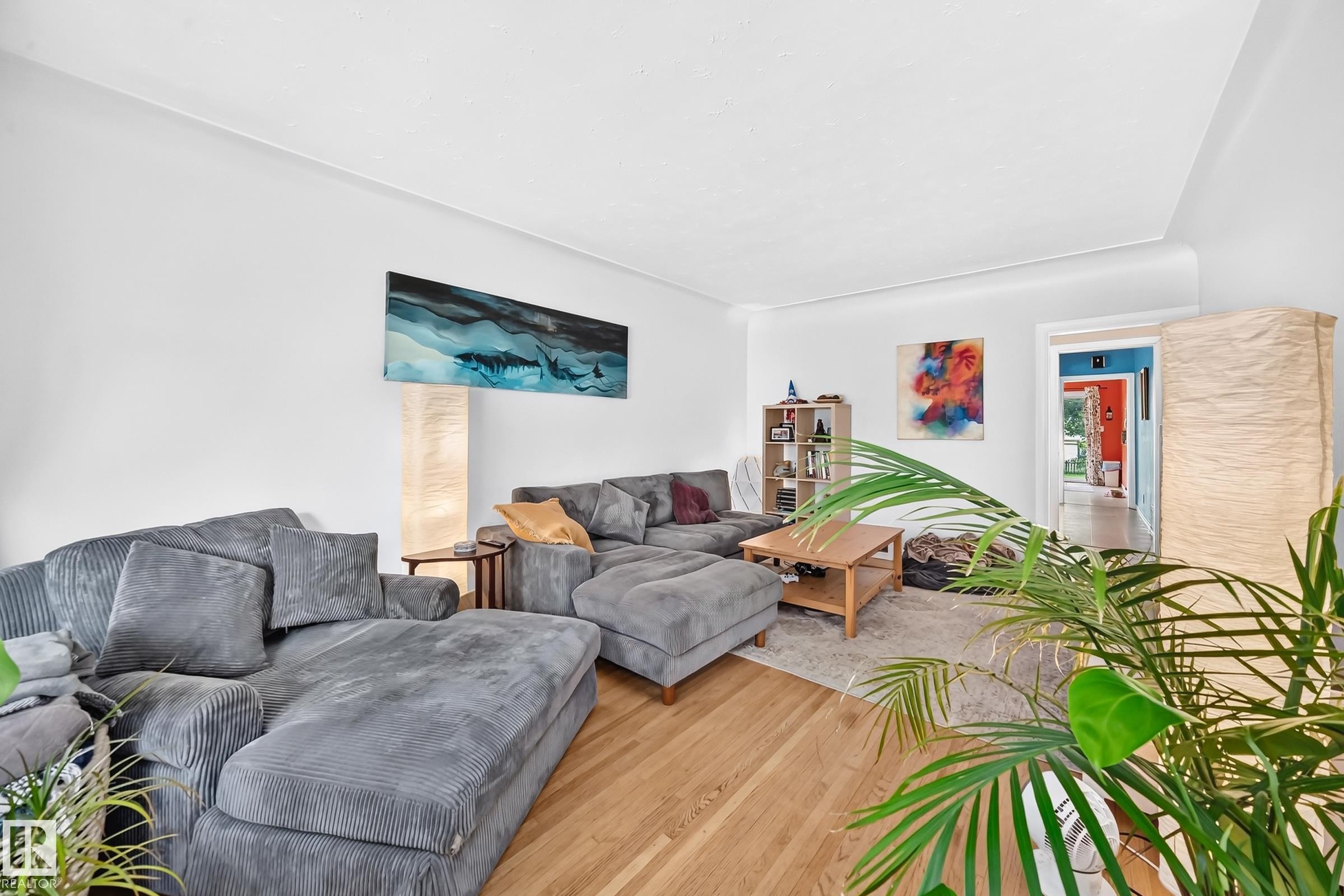 12405 126 Street Nw, Edmonton, AB - Indoor Photo Showing Living Room