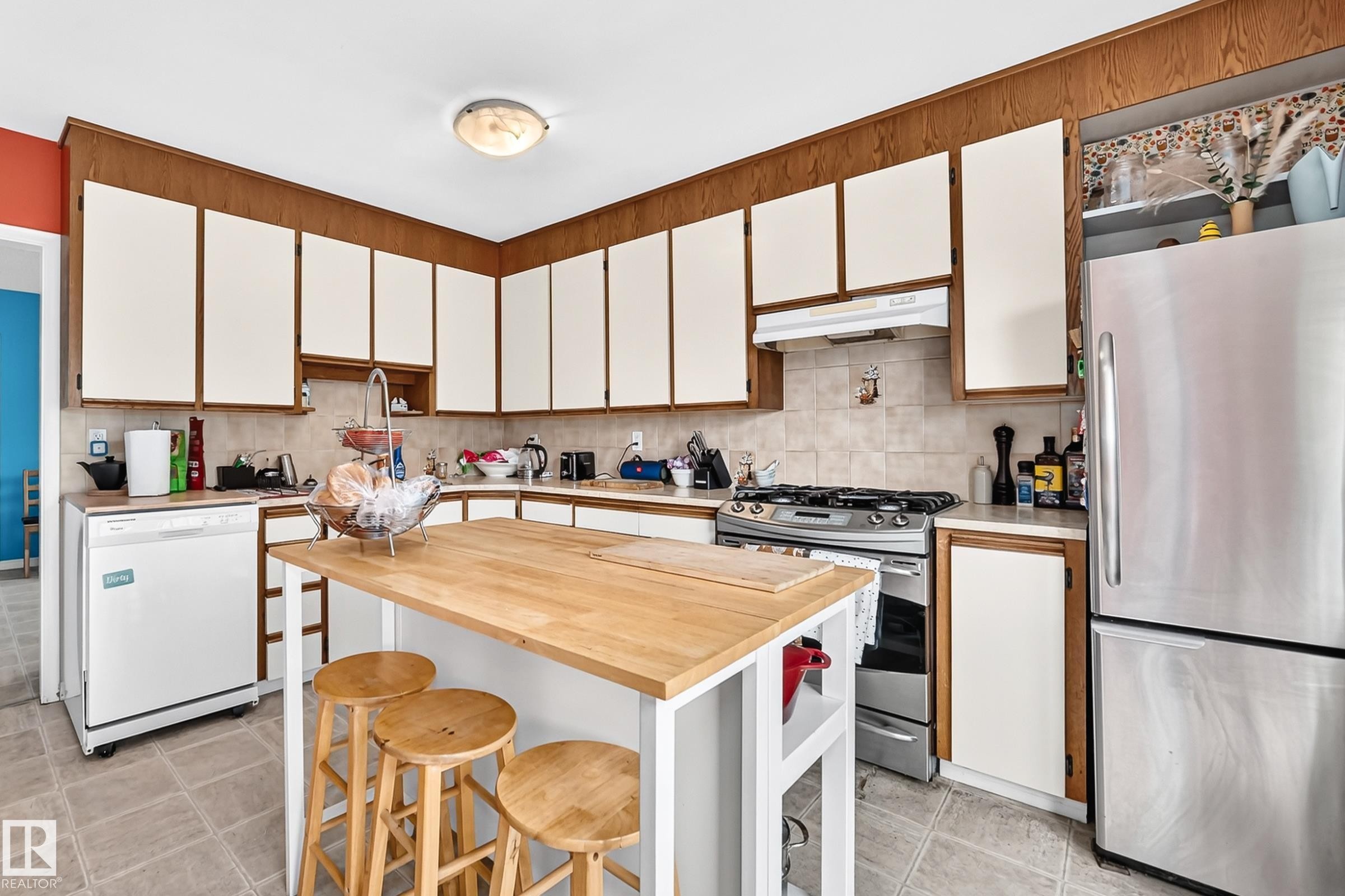 12405 126 Street Nw, Edmonton, AB - Indoor Photo Showing Kitchen
