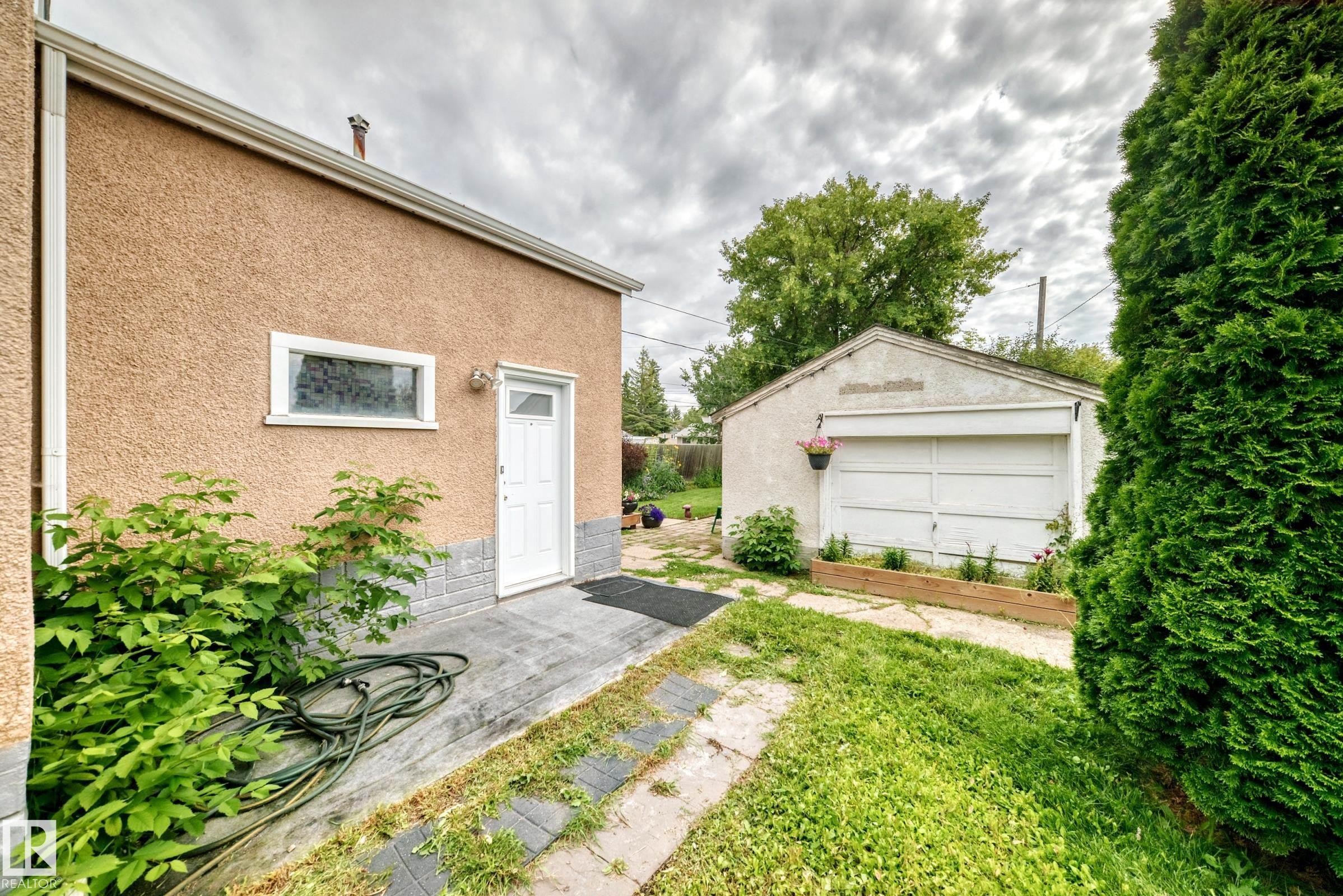 12405 126 Street Nw, Edmonton, AB - Outdoor