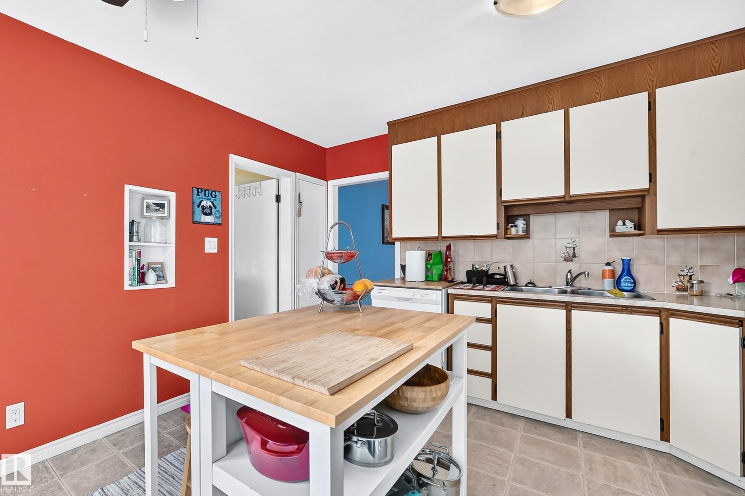 12405 126 Street Nw, Edmonton, AB - Indoor Photo Showing Kitchen With Double Sink