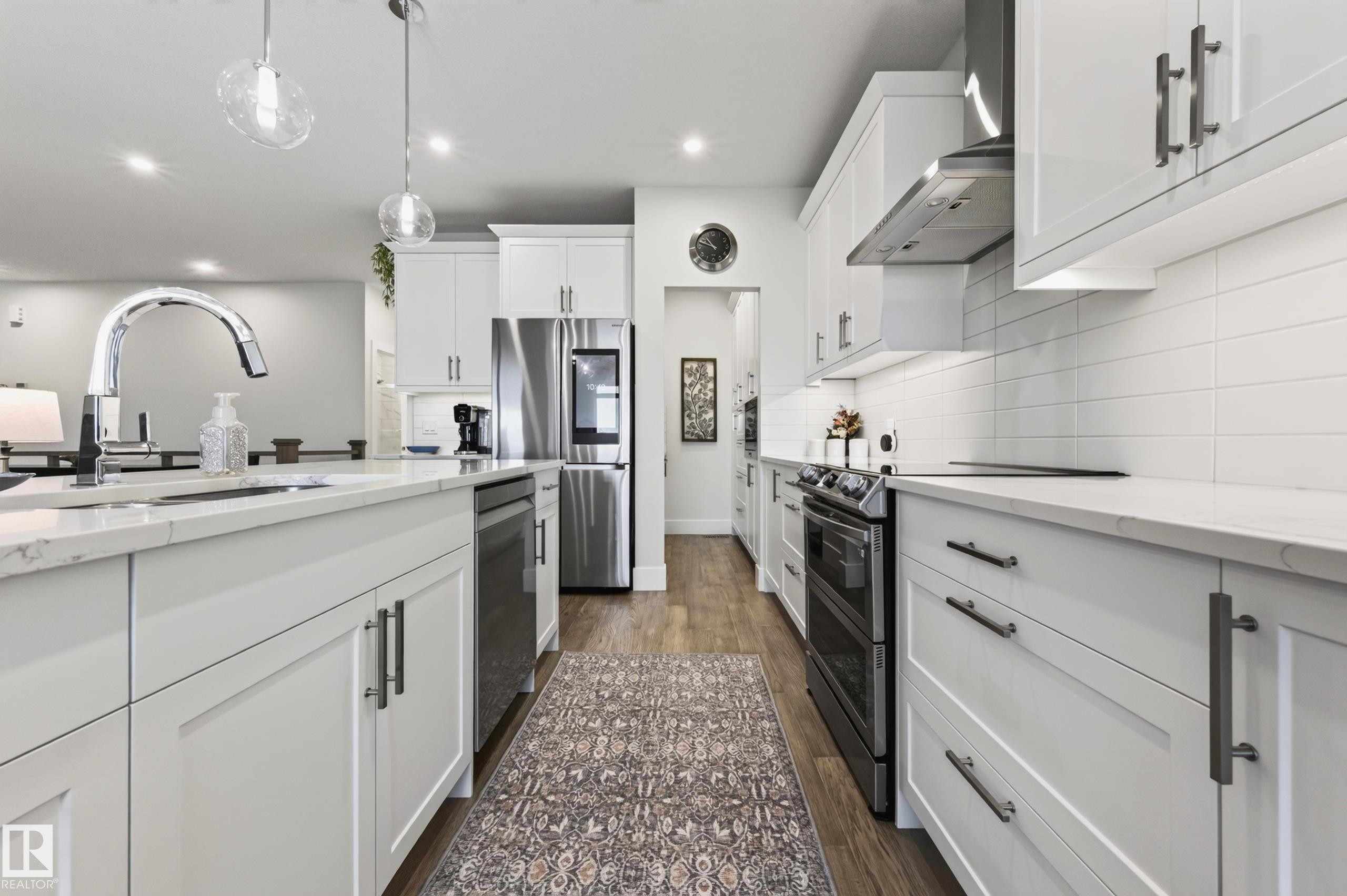 91 Harvest Crescent, Ardrossan, AB - Indoor Photo Showing Kitchen With Upgraded Kitchen