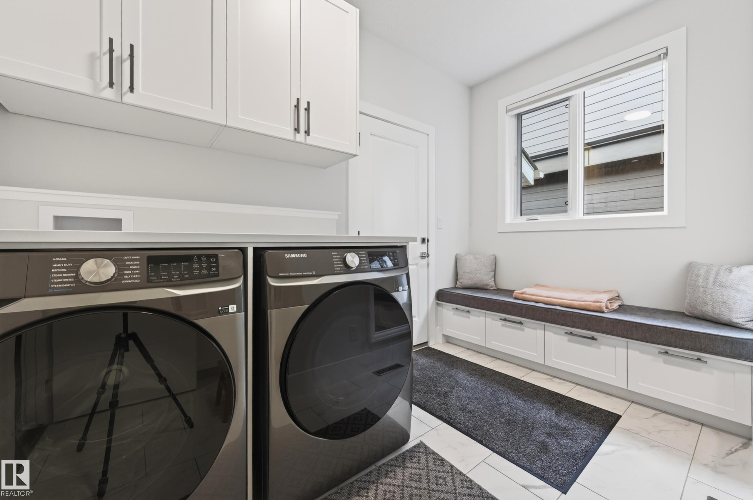 main floor - 91 Harvest Crescent, Ardrossan, AB - Indoor Photo Showing Laundry Room