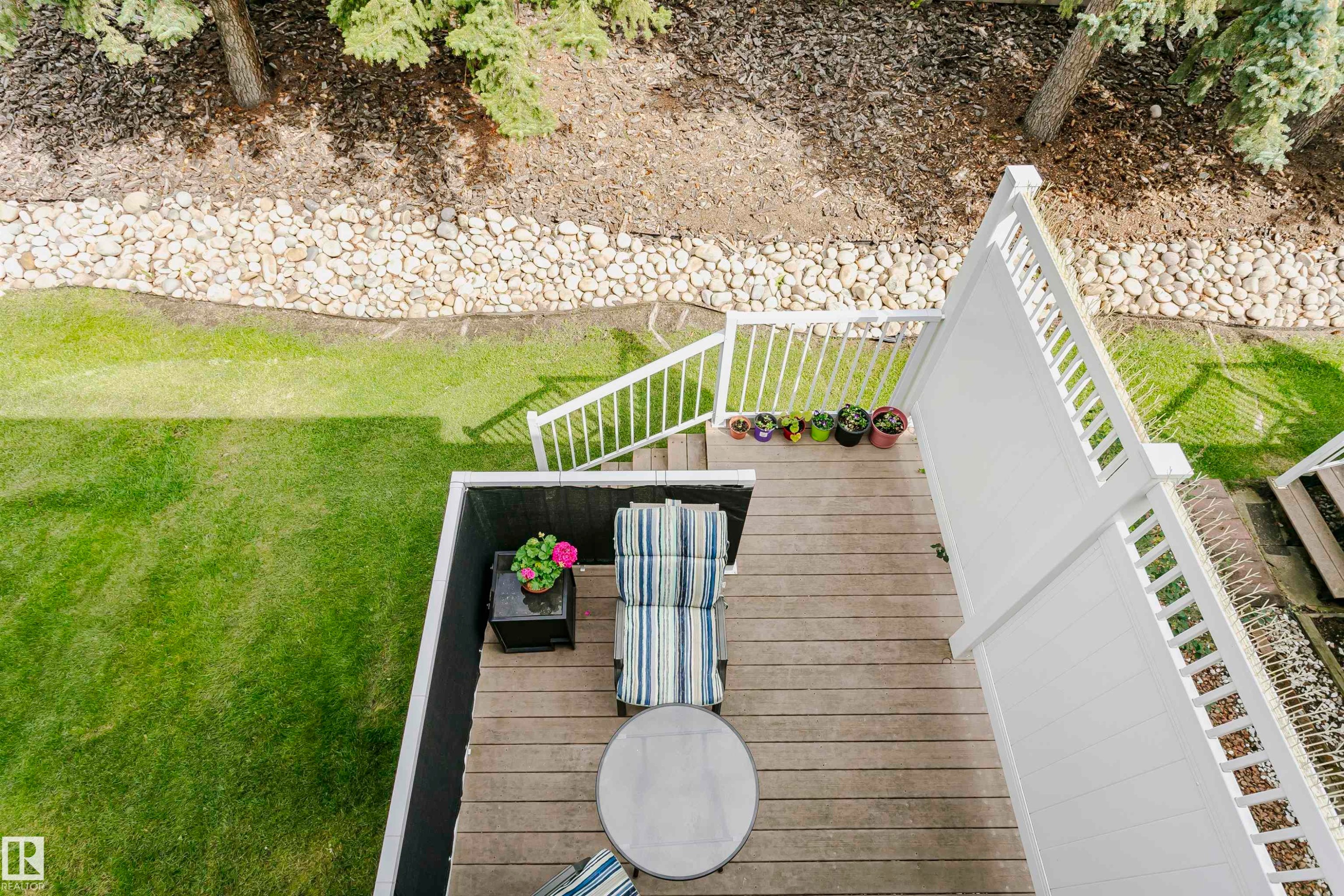 Wood-finish deck with white railings and privacy wall - #42 9630 176 St Nw, Edmonton, AB - Outdoor