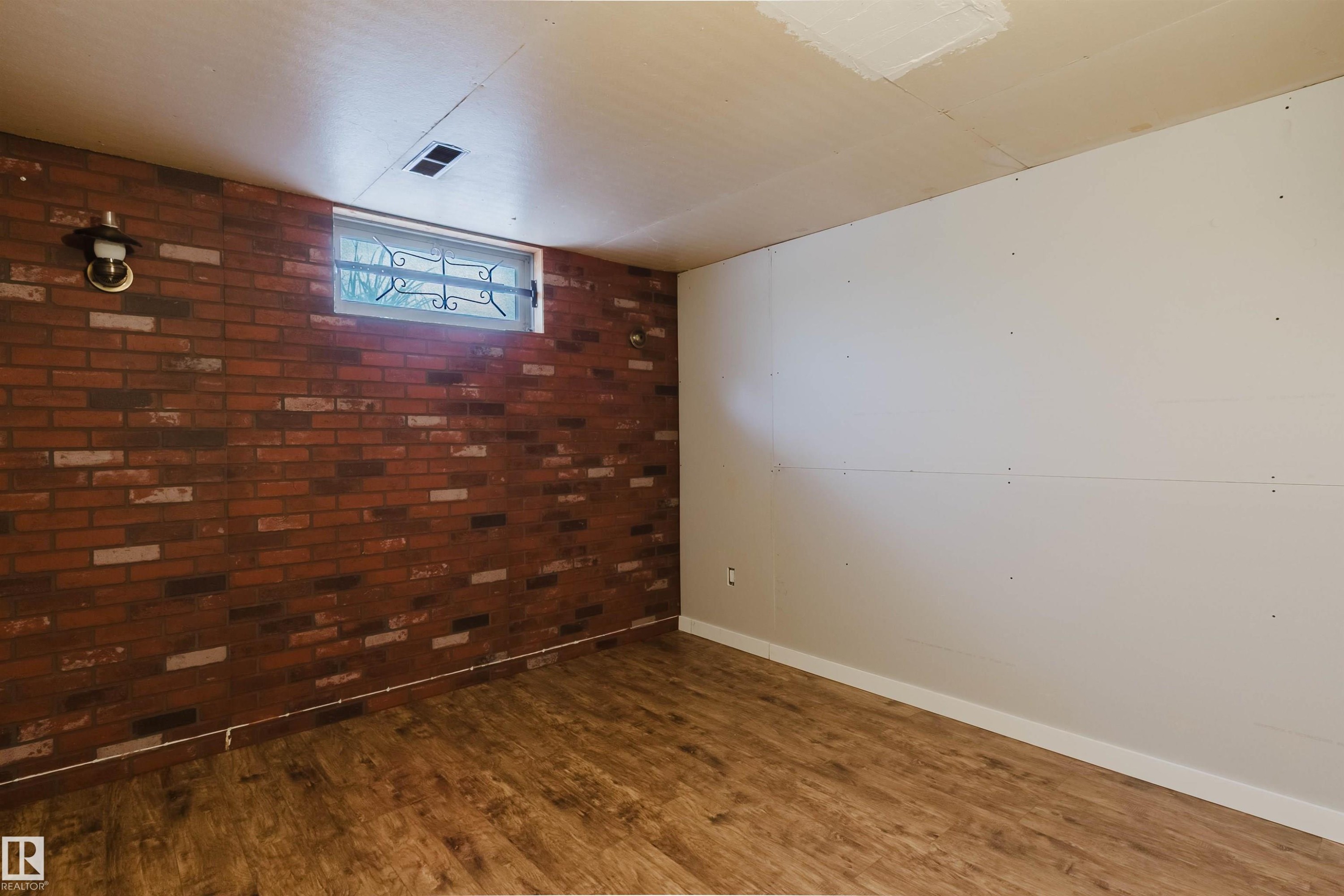 11420 46 Avenue Nw, Edmonton, AB - Indoor Photo Showing Other Room