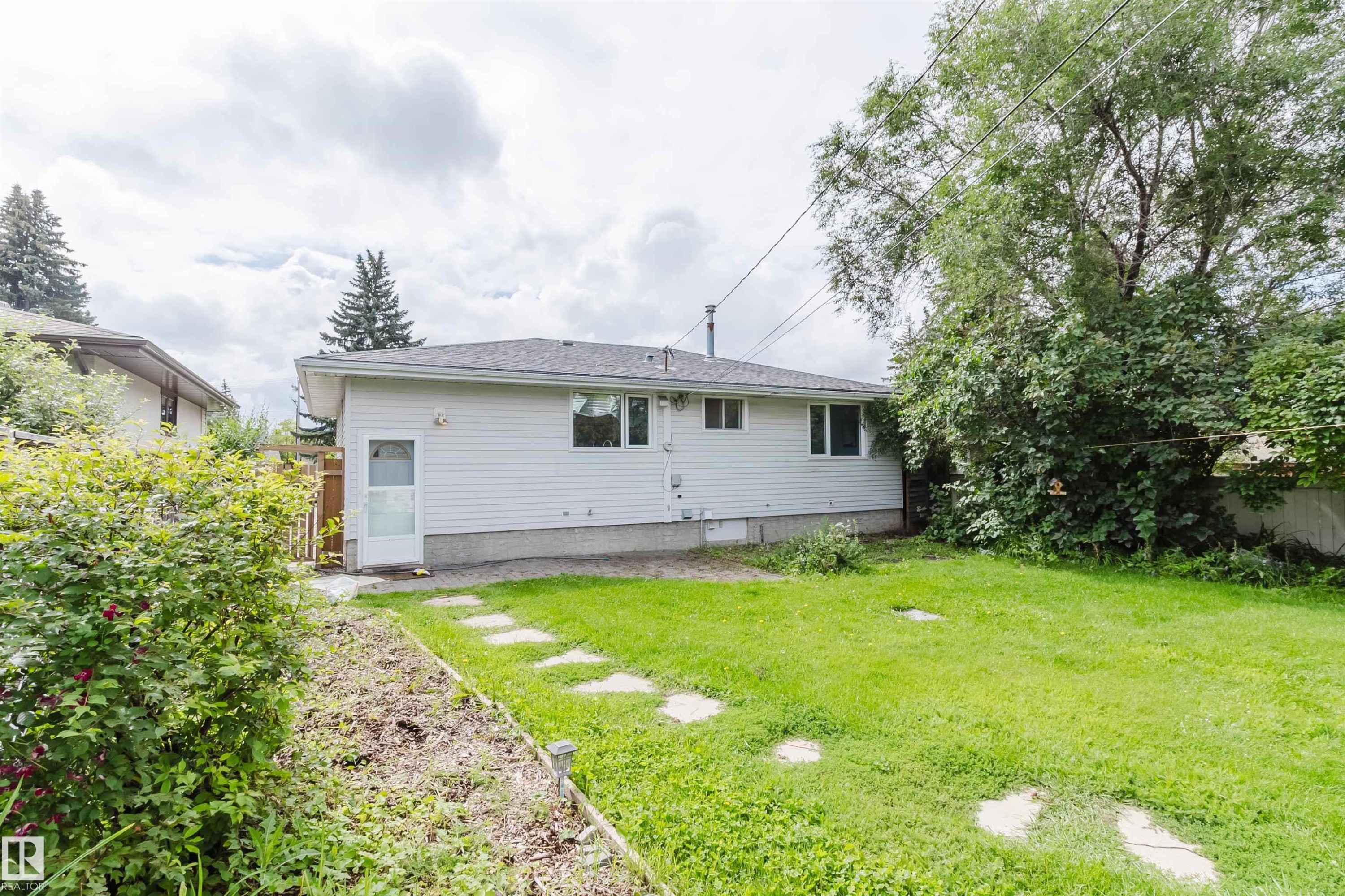 11420 46 Avenue Nw, Edmonton, AB - Outdoor