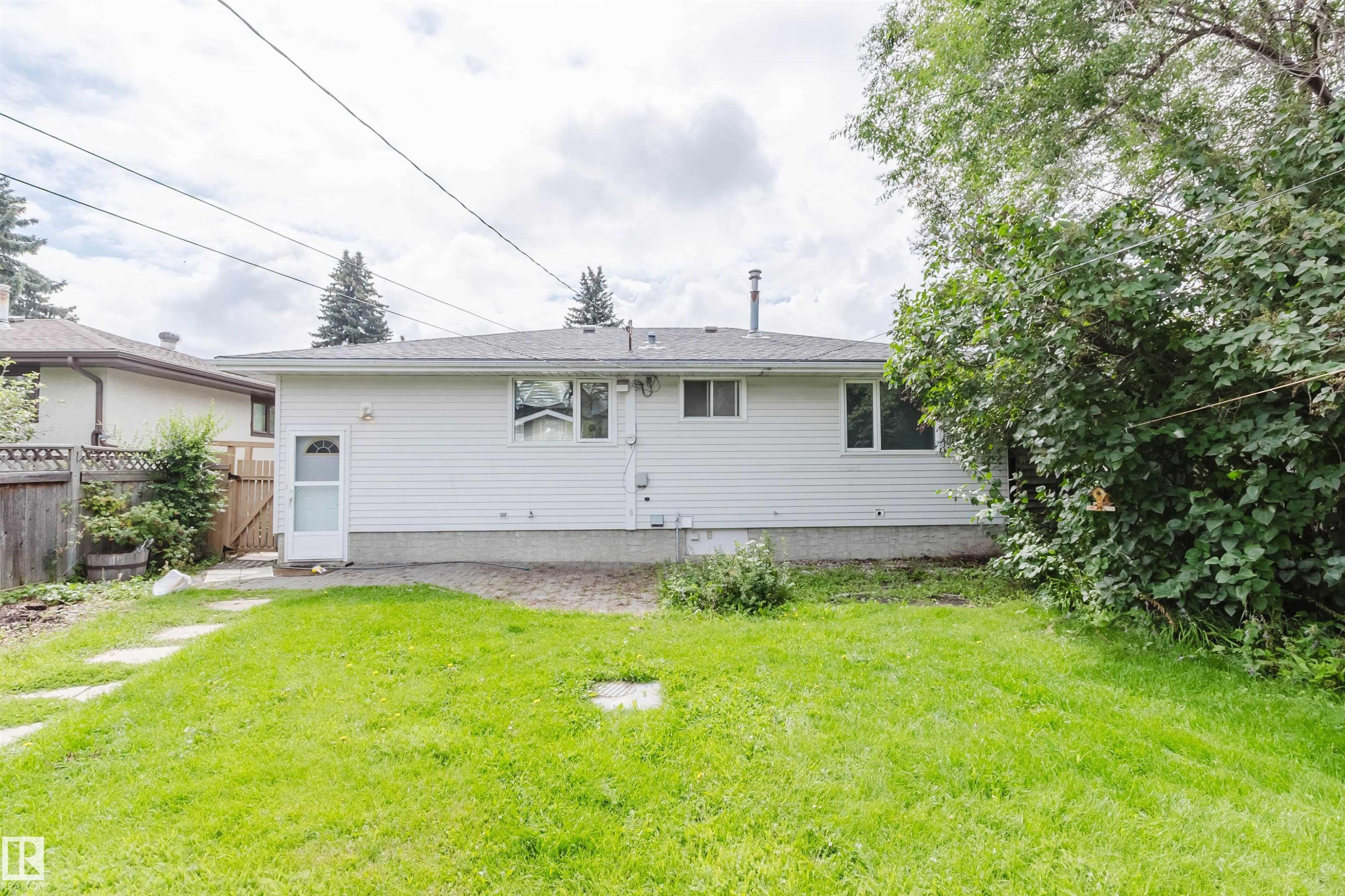 11420 46 Avenue Nw, Edmonton, AB - Outdoor
