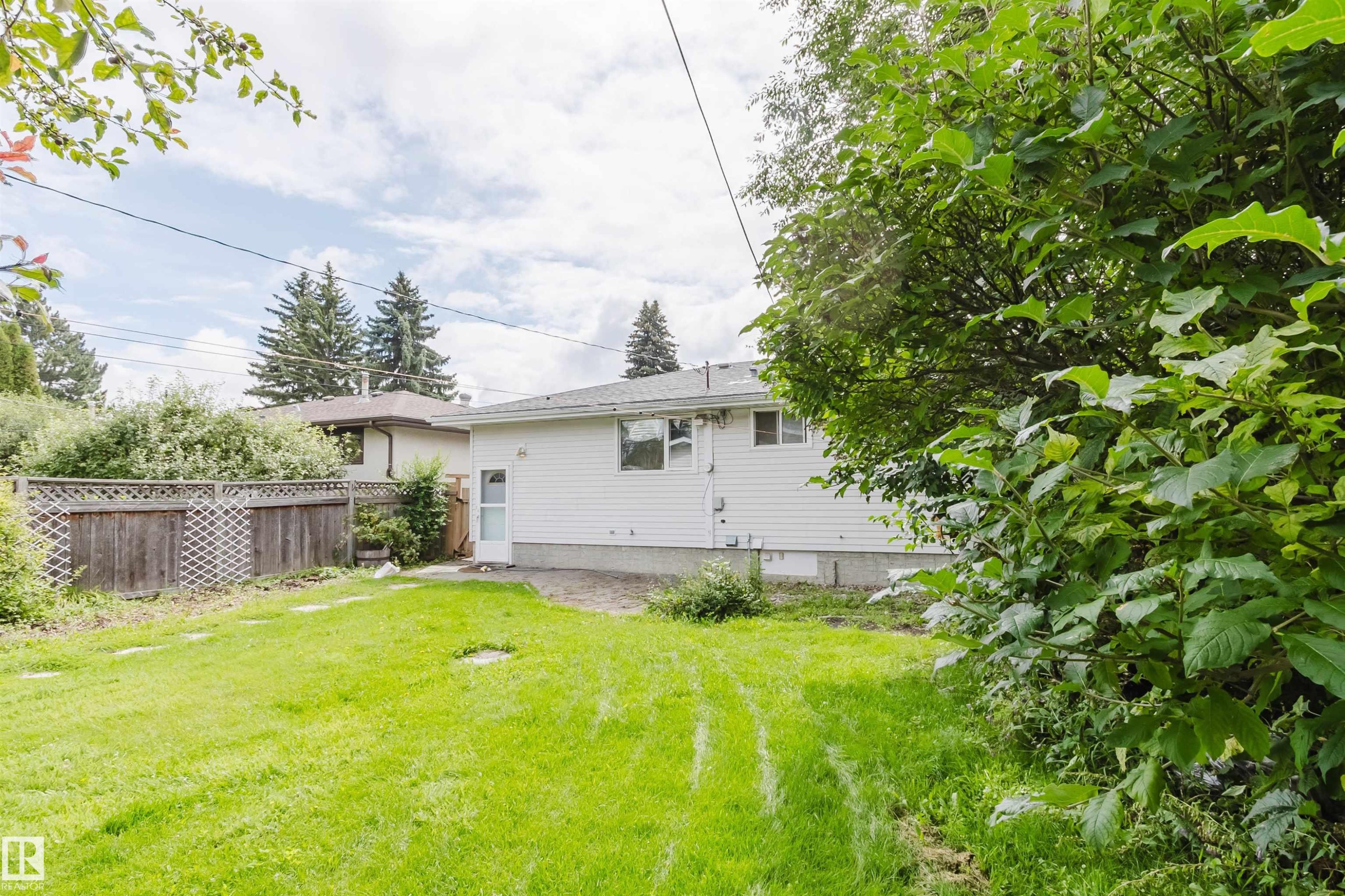 11420 46 Avenue Nw, Edmonton, AB - Outdoor