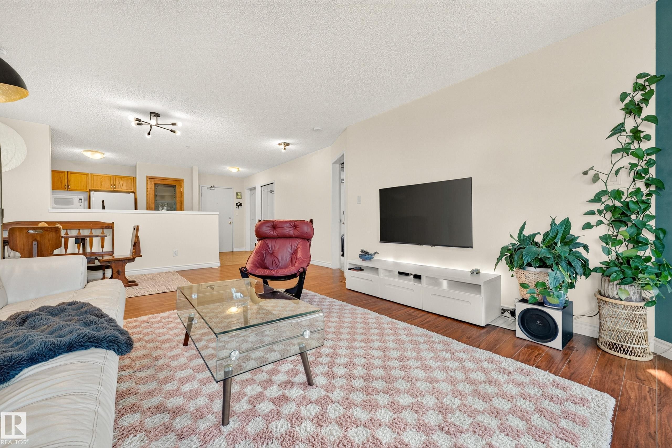 #206 7839 96 St Nw, Edmonton, AB - Indoor Photo Showing Living Room