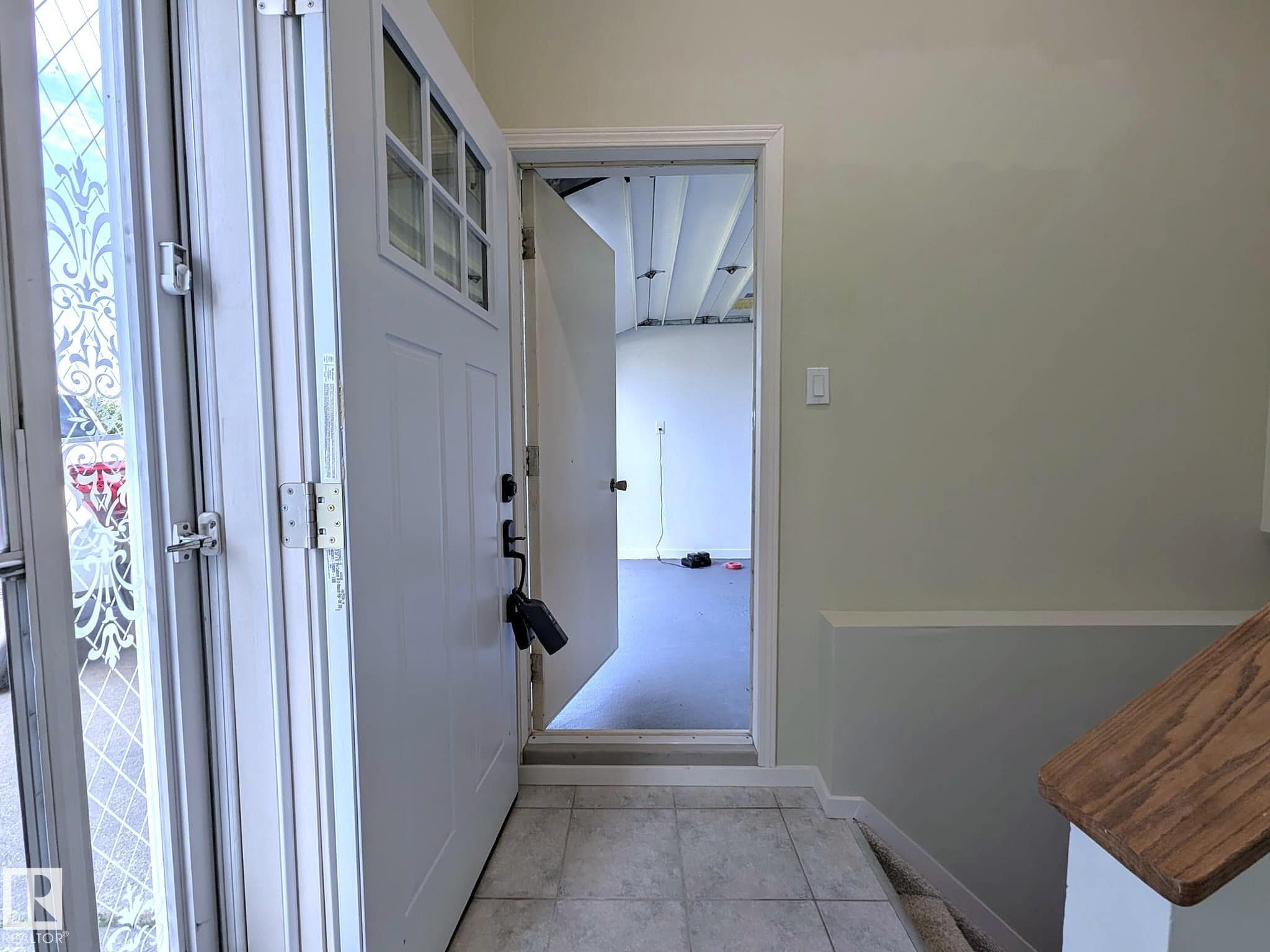 9523 134 Avenue Nw, Edmonton, AB - Indoor Photo Showing Other Room