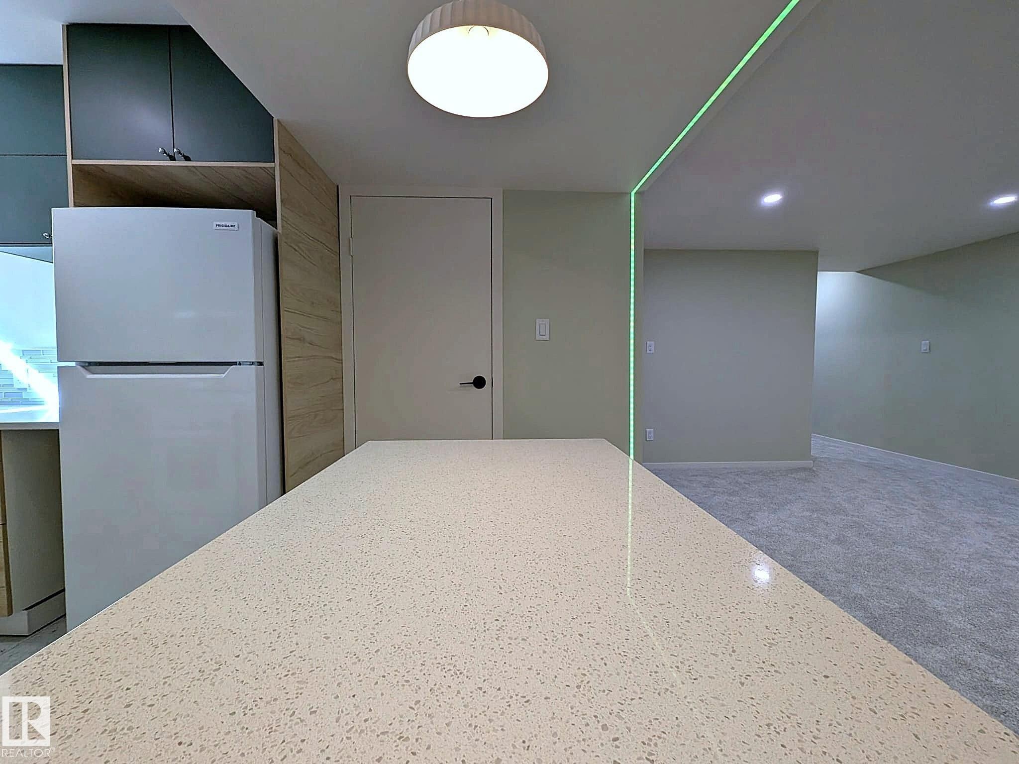 9523 134 Avenue Nw, Edmonton, AB - Indoor