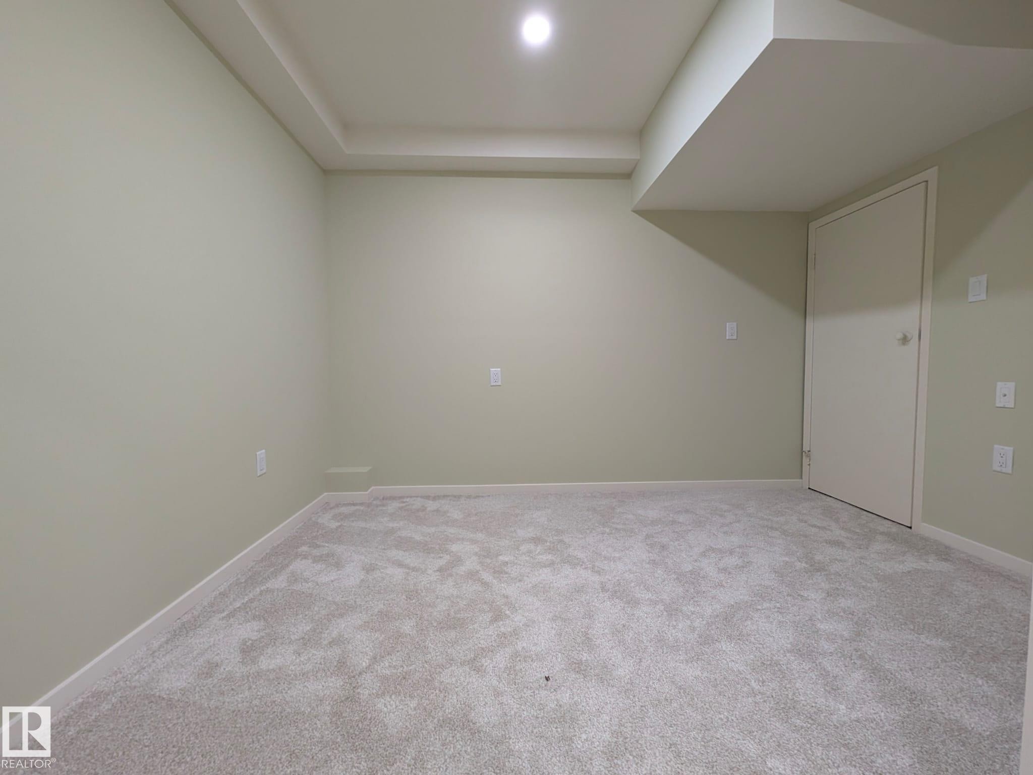 9523 134 Avenue Nw, Edmonton, AB - Indoor Photo Showing Other Room