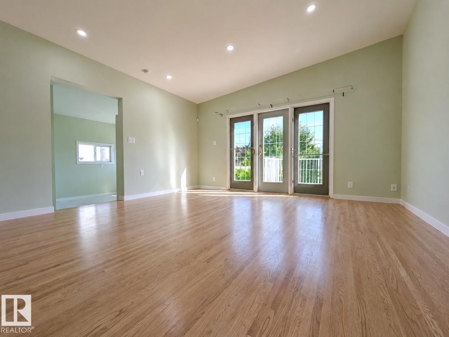 9523 134 Avenue Nw, Edmonton, AB - Indoor Photo Showing Other Room