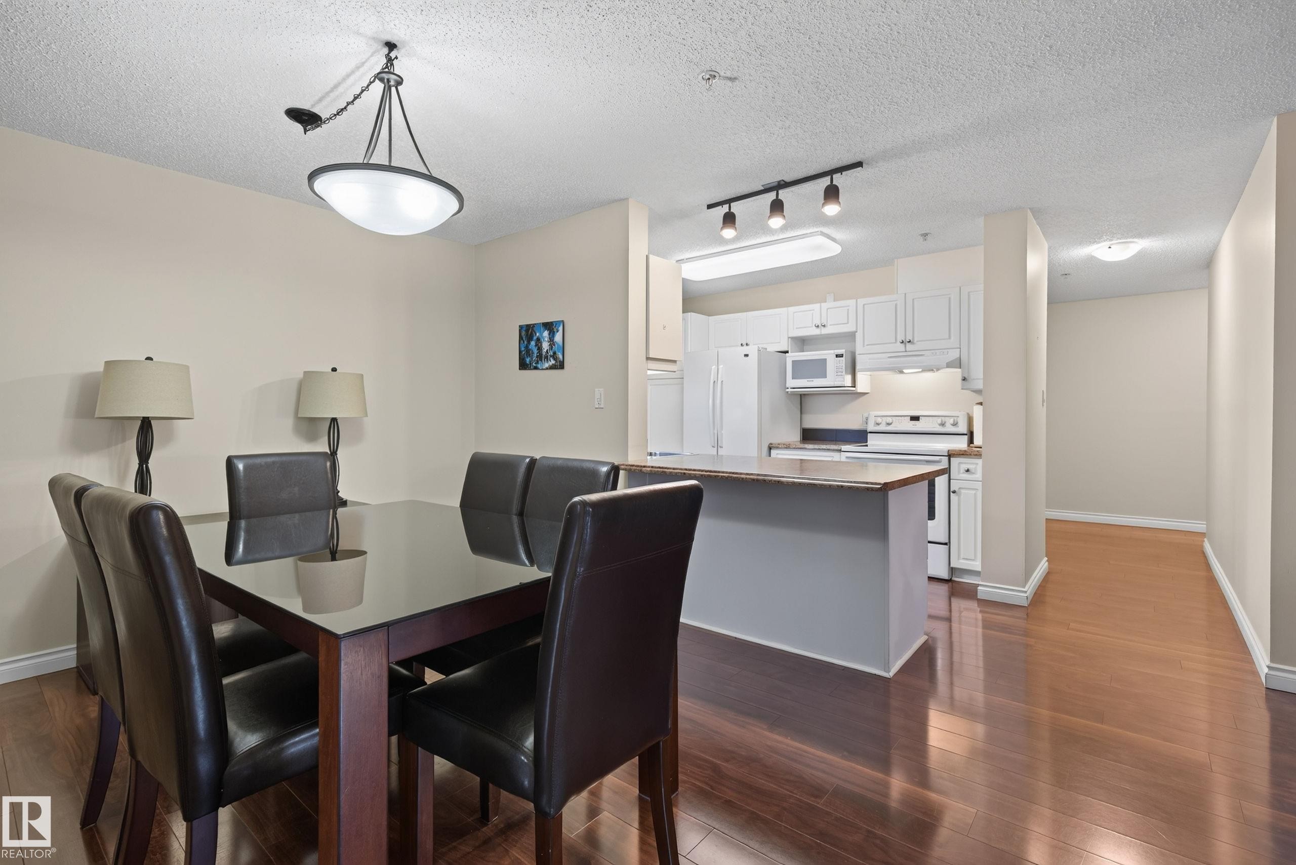 #101 911 Rabbit Hill Rd Nw, Edmonton, AB - Indoor Photo Showing Dining Room