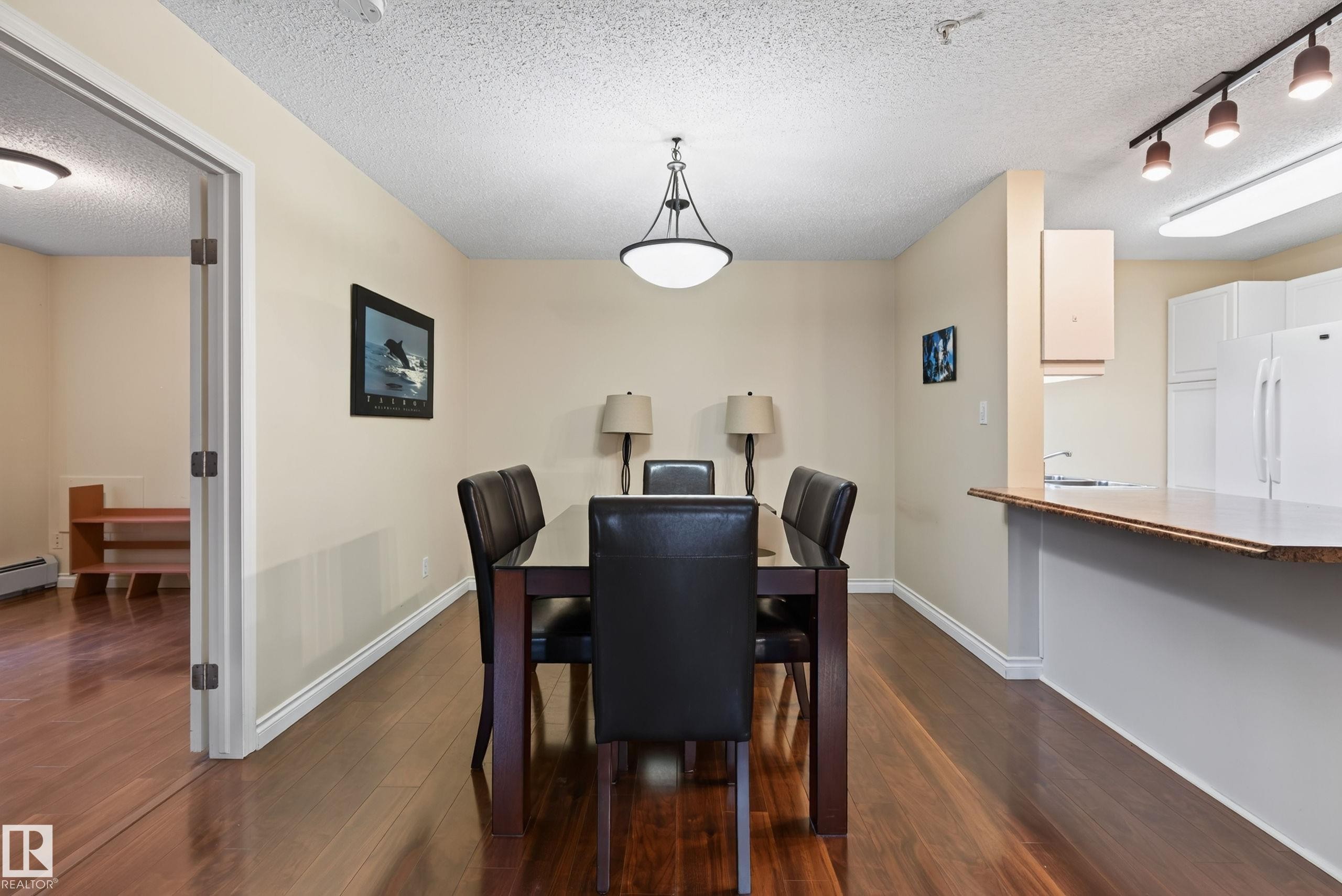 #101 911 Rabbit Hill Rd Nw, Edmonton, AB - Indoor Photo Showing Dining Room
