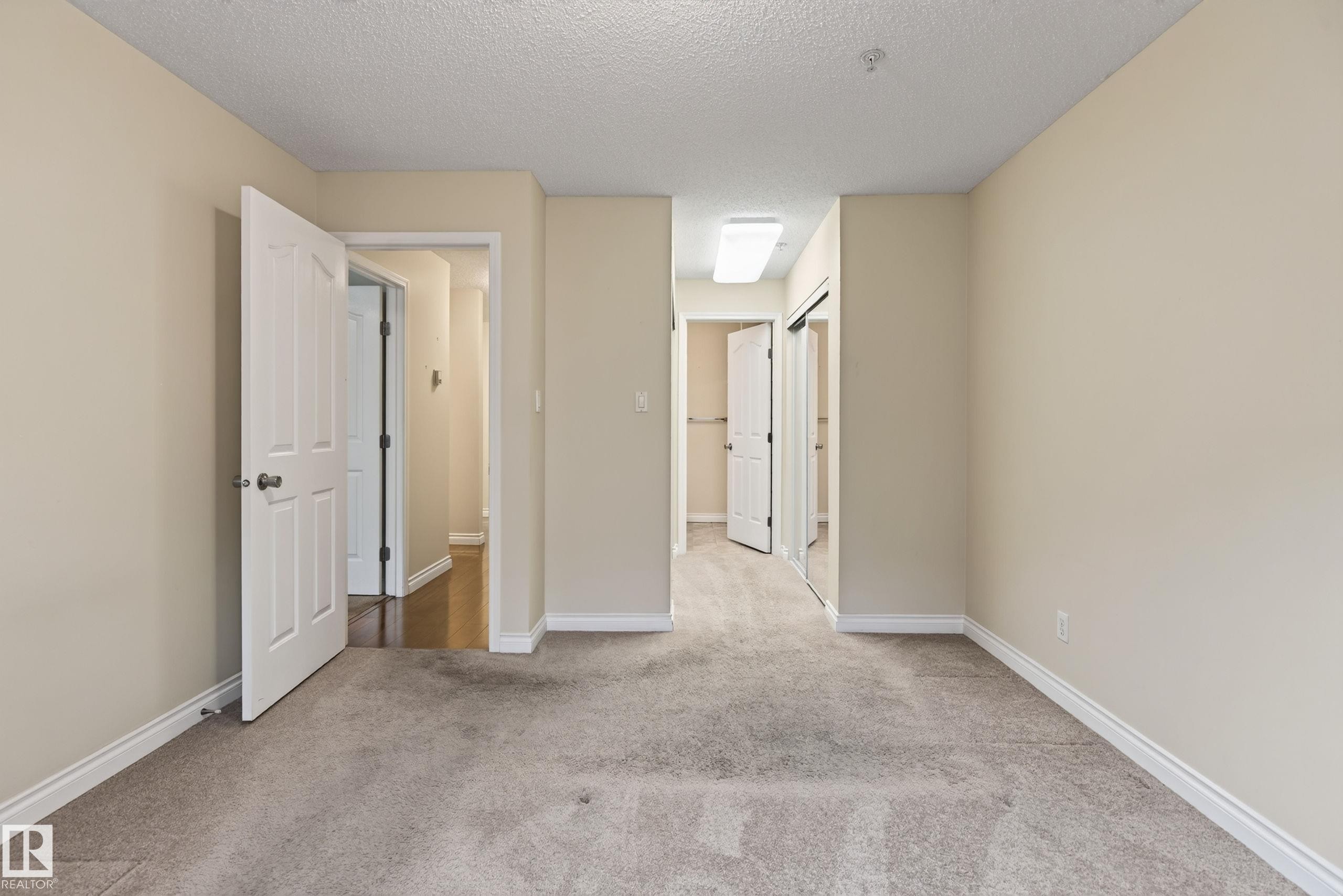 #101 911 Rabbit Hill Rd Nw, Edmonton, AB - Indoor Photo Showing Other Room