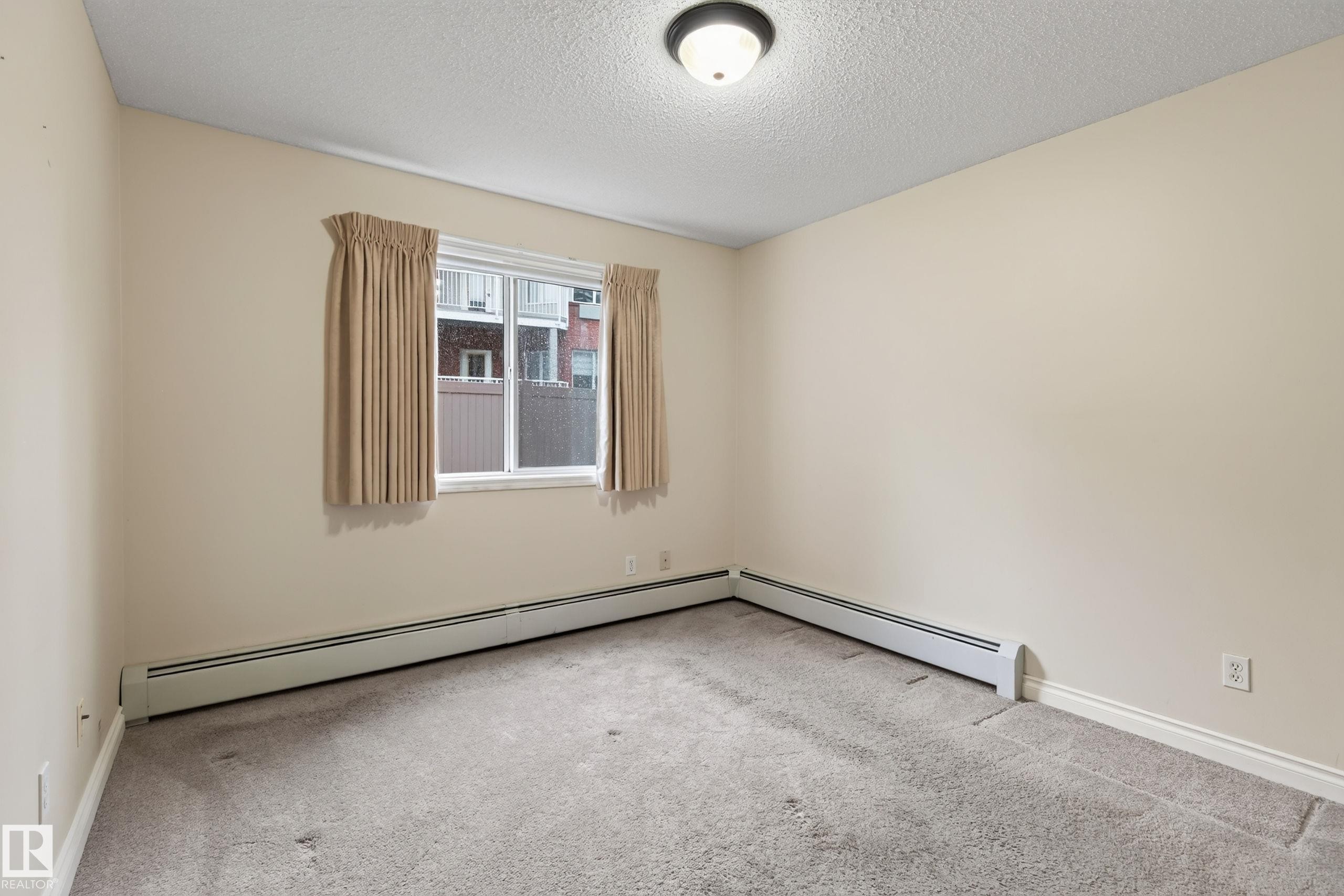 #101 911 Rabbit Hill Rd Nw, Edmonton, AB - Indoor Photo Showing Other Room