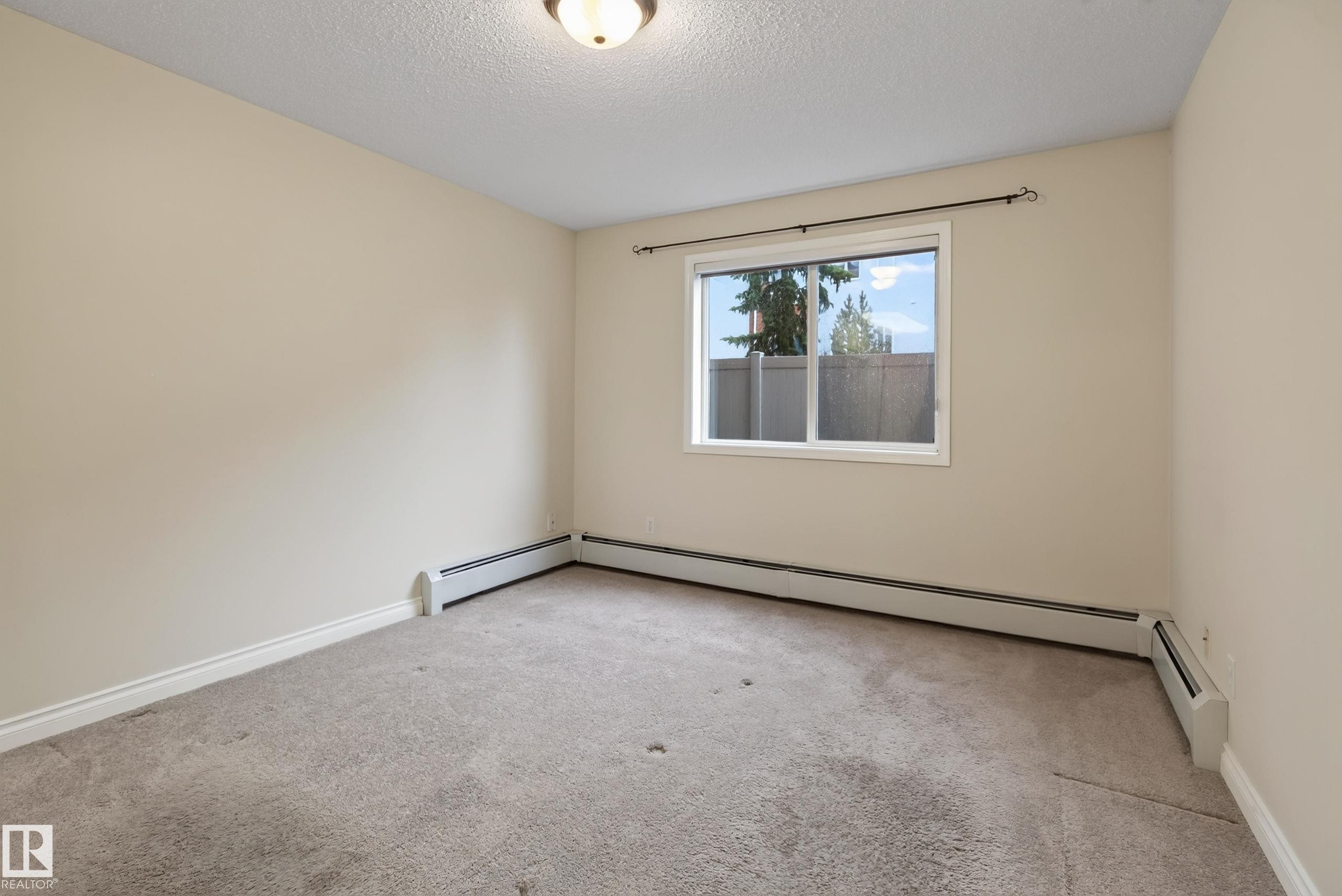 #101 911 Rabbit Hill Rd Nw, Edmonton, AB - Indoor Photo Showing Other Room