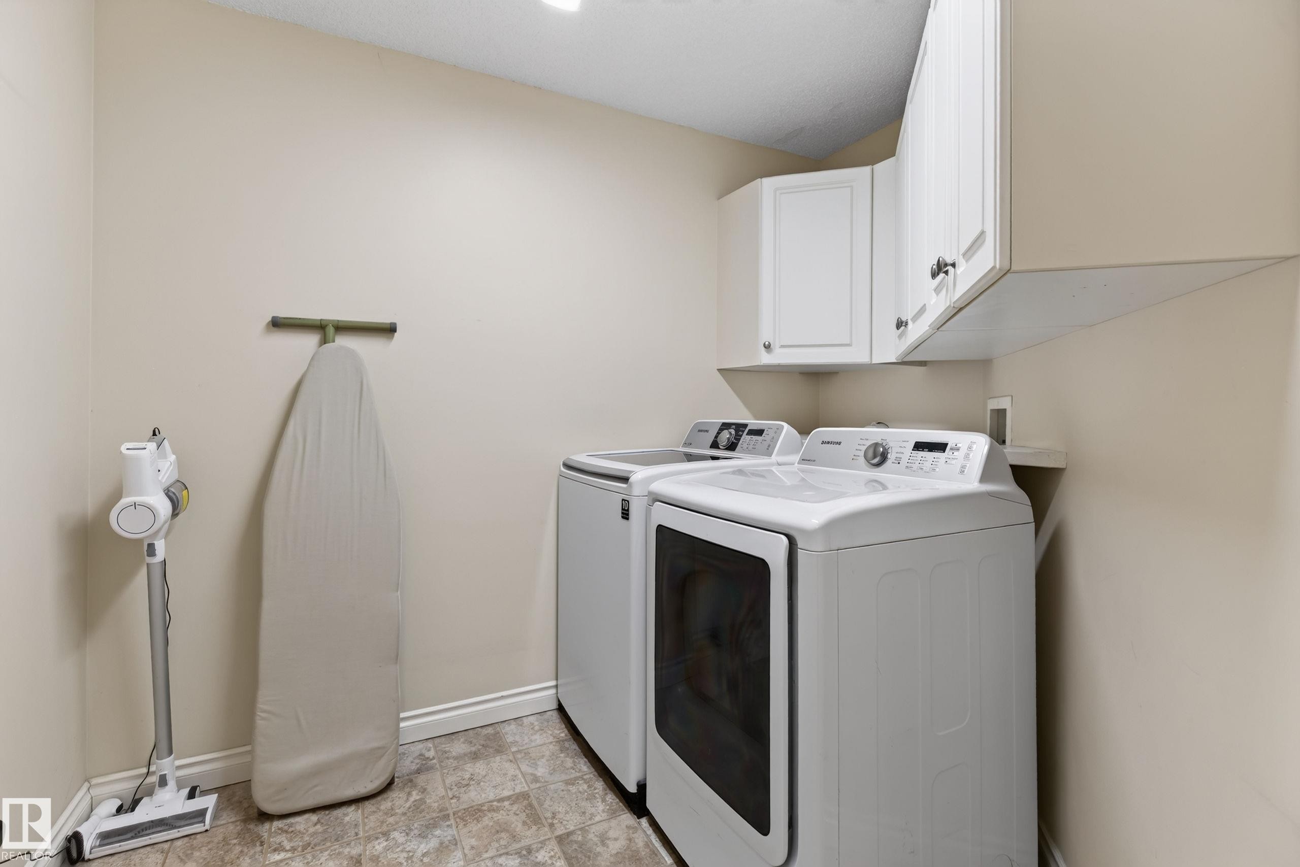 #101 911 Rabbit Hill Rd Nw, Edmonton, AB - Indoor Photo Showing Laundry Room