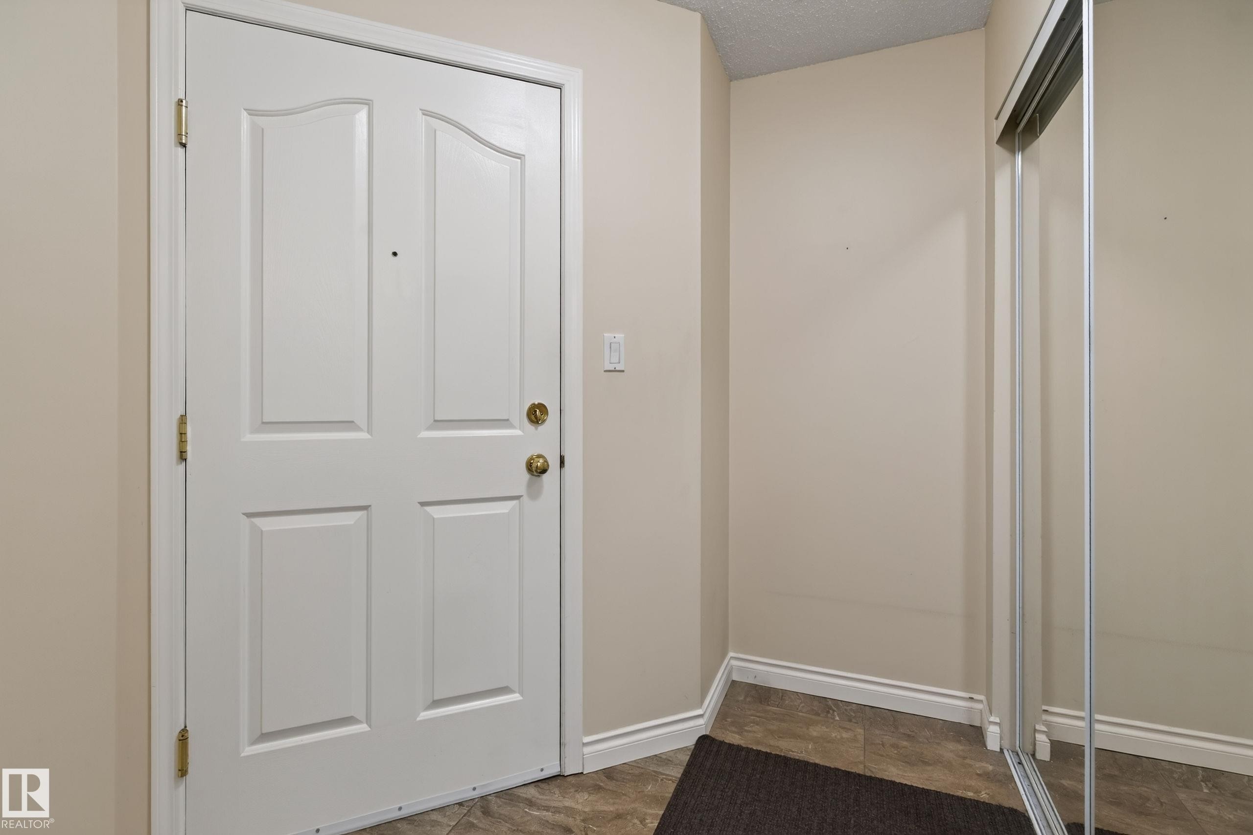 #101 911 Rabbit Hill Rd Nw, Edmonton, AB - Indoor Photo Showing Other Room