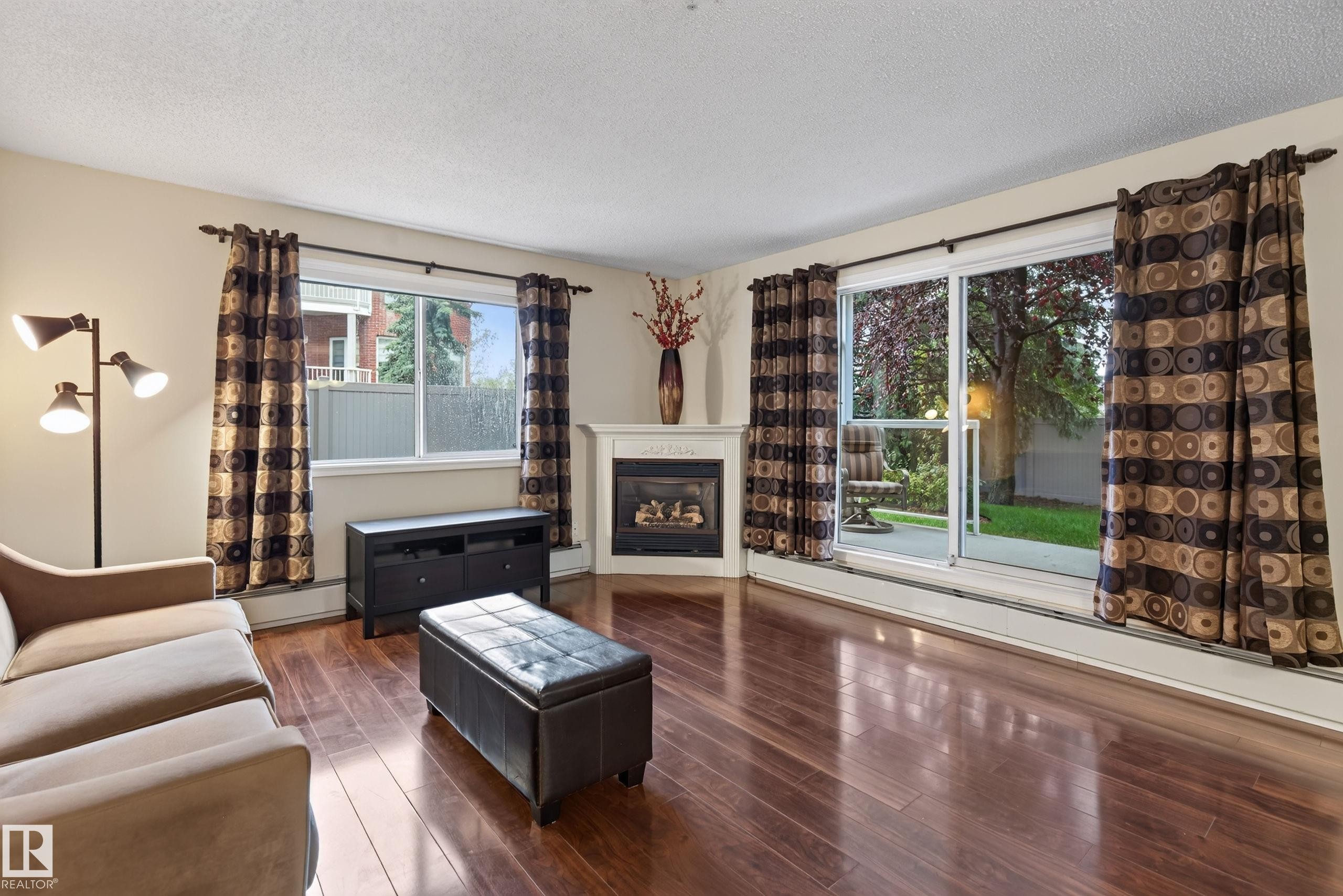 #101 911 Rabbit Hill Rd Nw, Edmonton, AB - Indoor Photo Showing Living Room With Fireplace