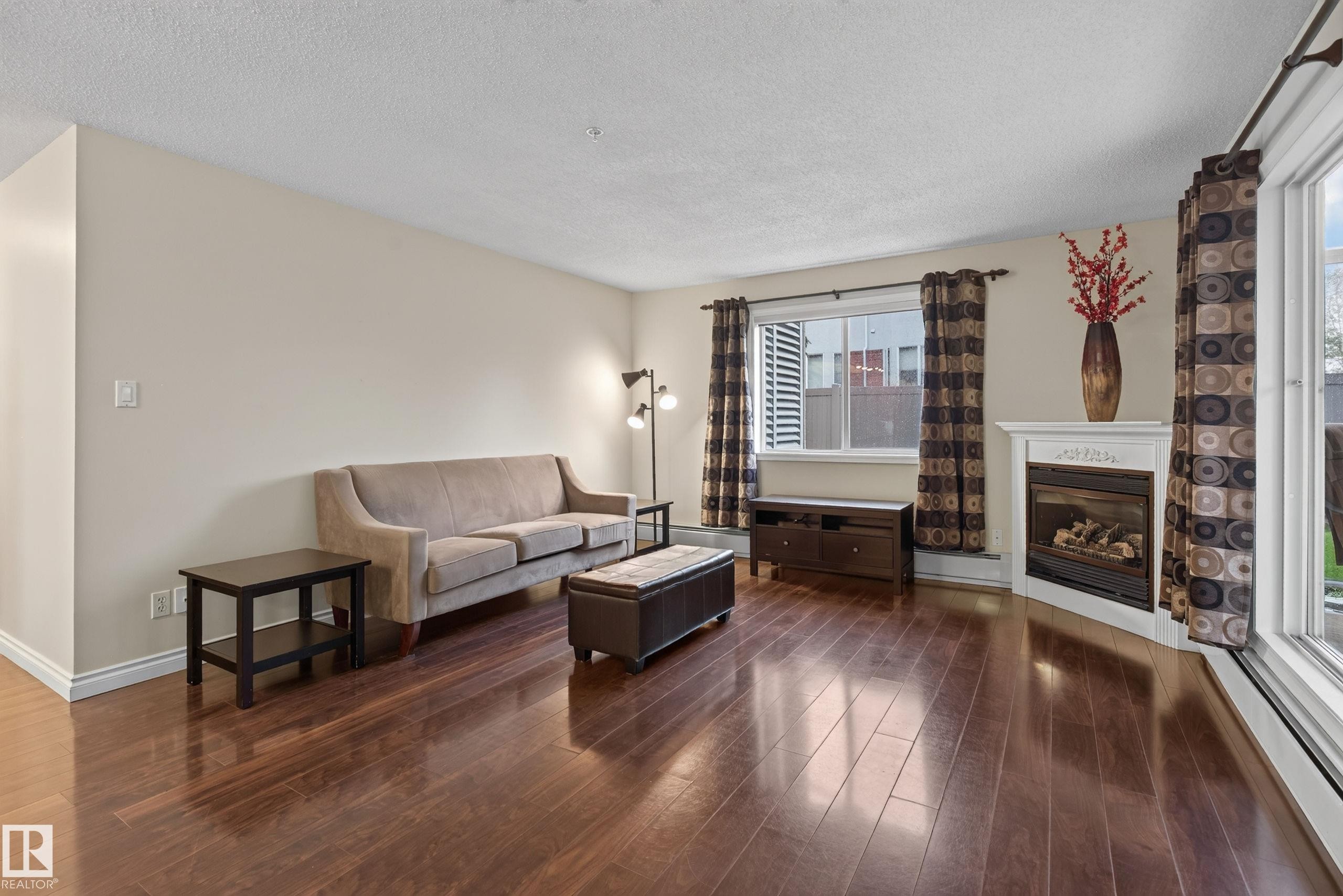 #101 911 Rabbit Hill Rd Nw, Edmonton, AB - Indoor Photo Showing Living Room With Fireplace