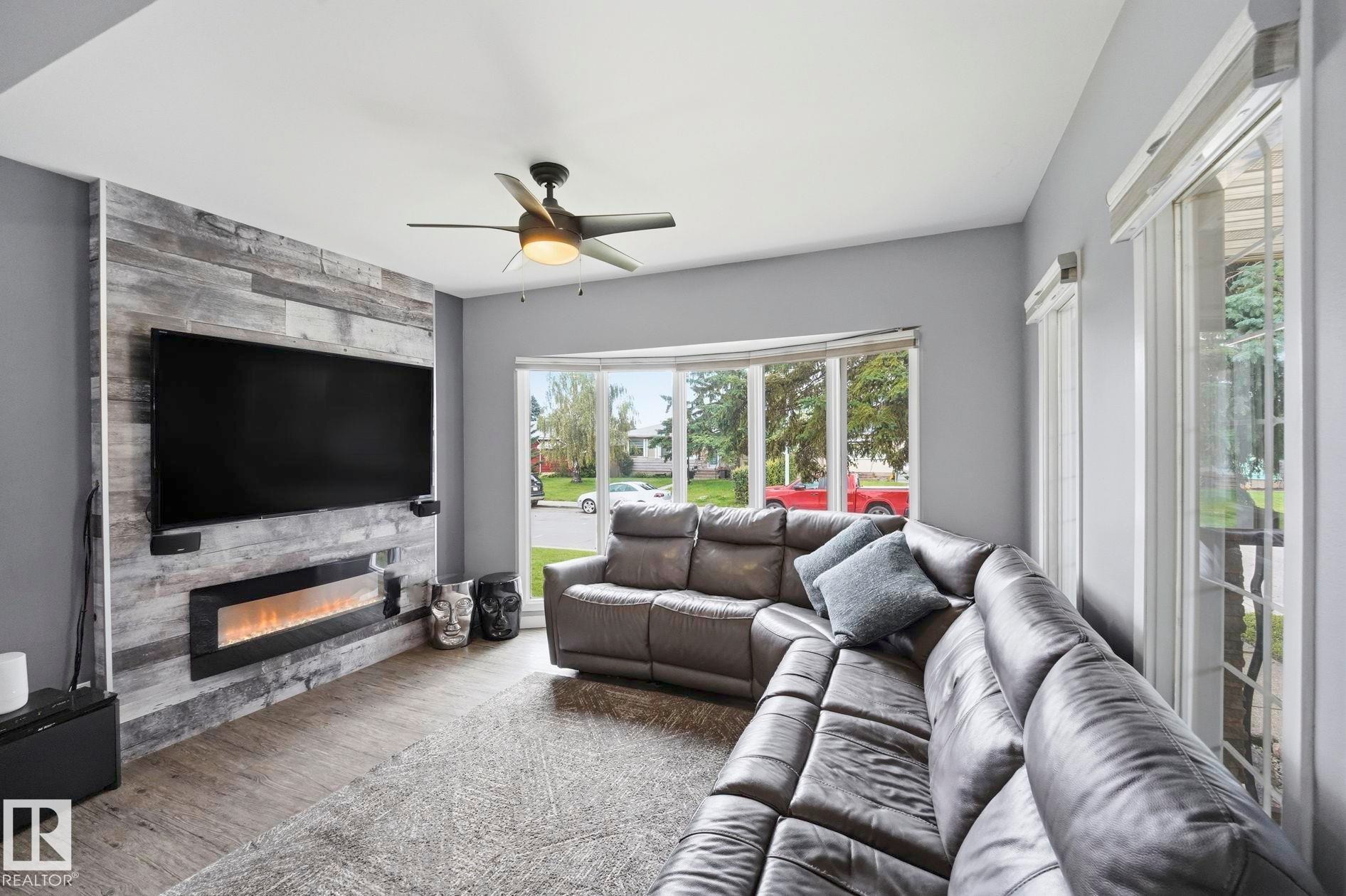 10528 45 Street Nw, Edmonton, AB - Indoor Photo Showing Living Room With Fireplace
