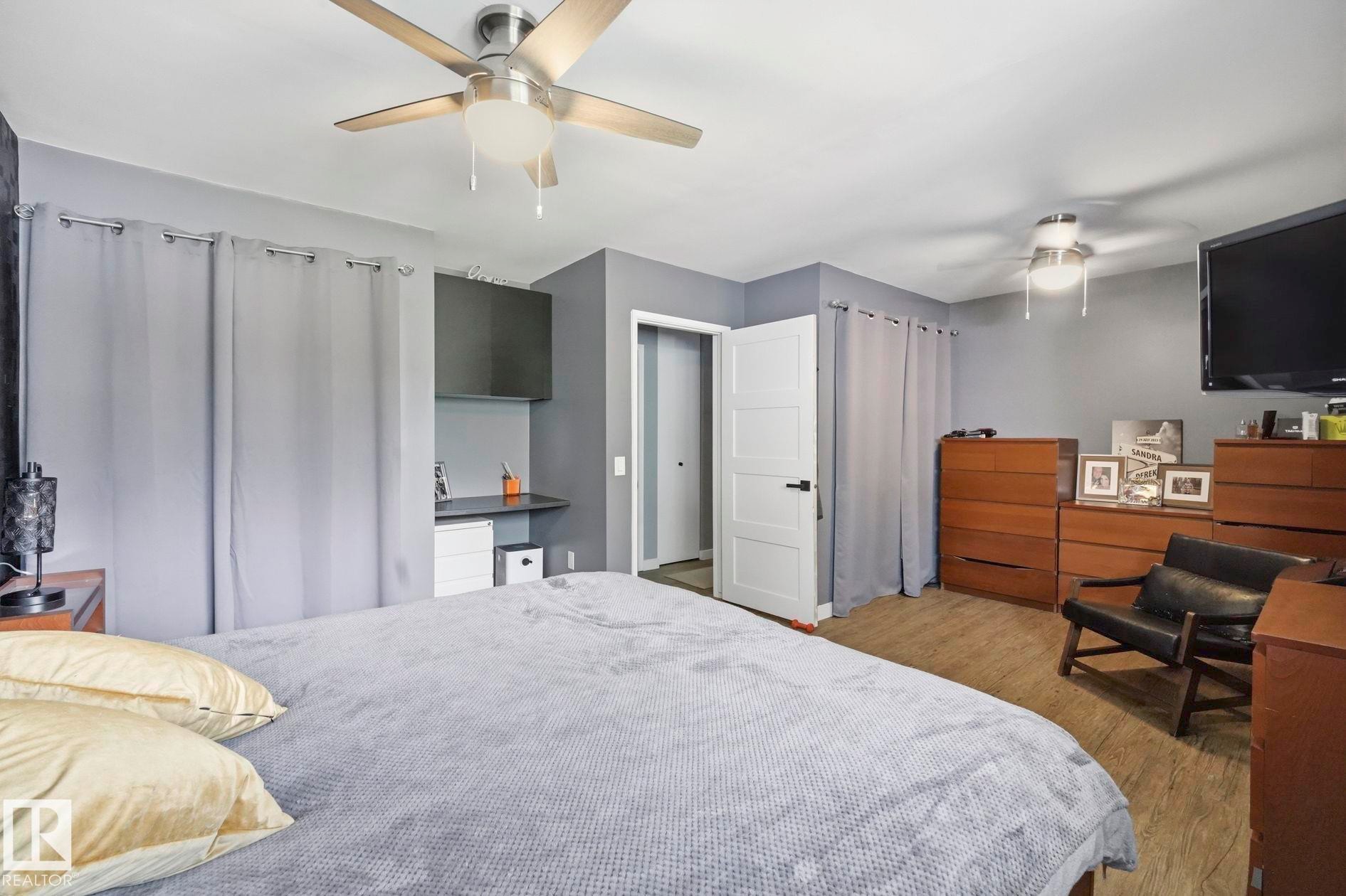 10528 45 Street Nw, Edmonton, AB - Indoor Photo Showing Bedroom