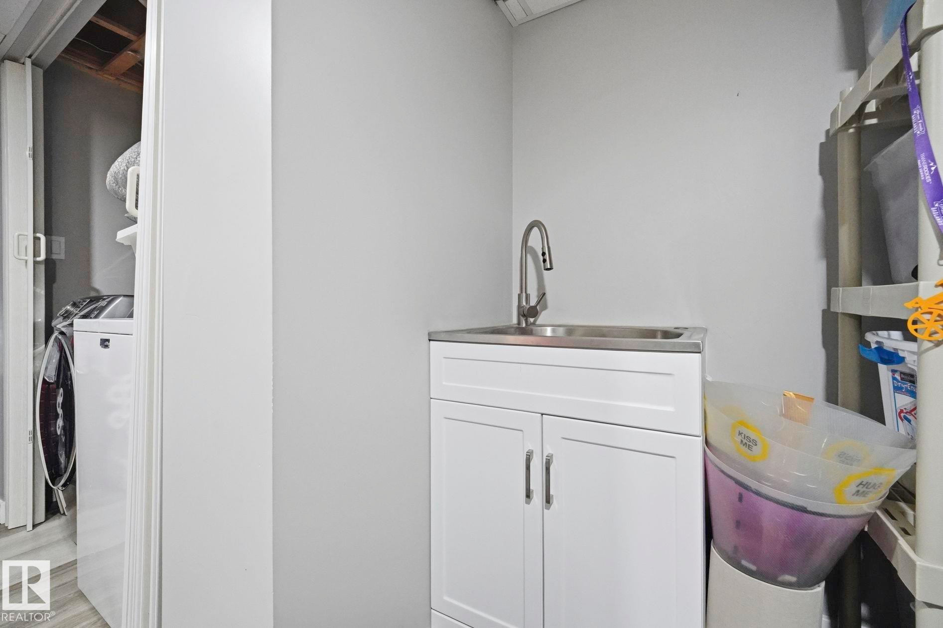 10528 45 Street Nw, Edmonton, AB - Indoor Photo Showing Laundry Room