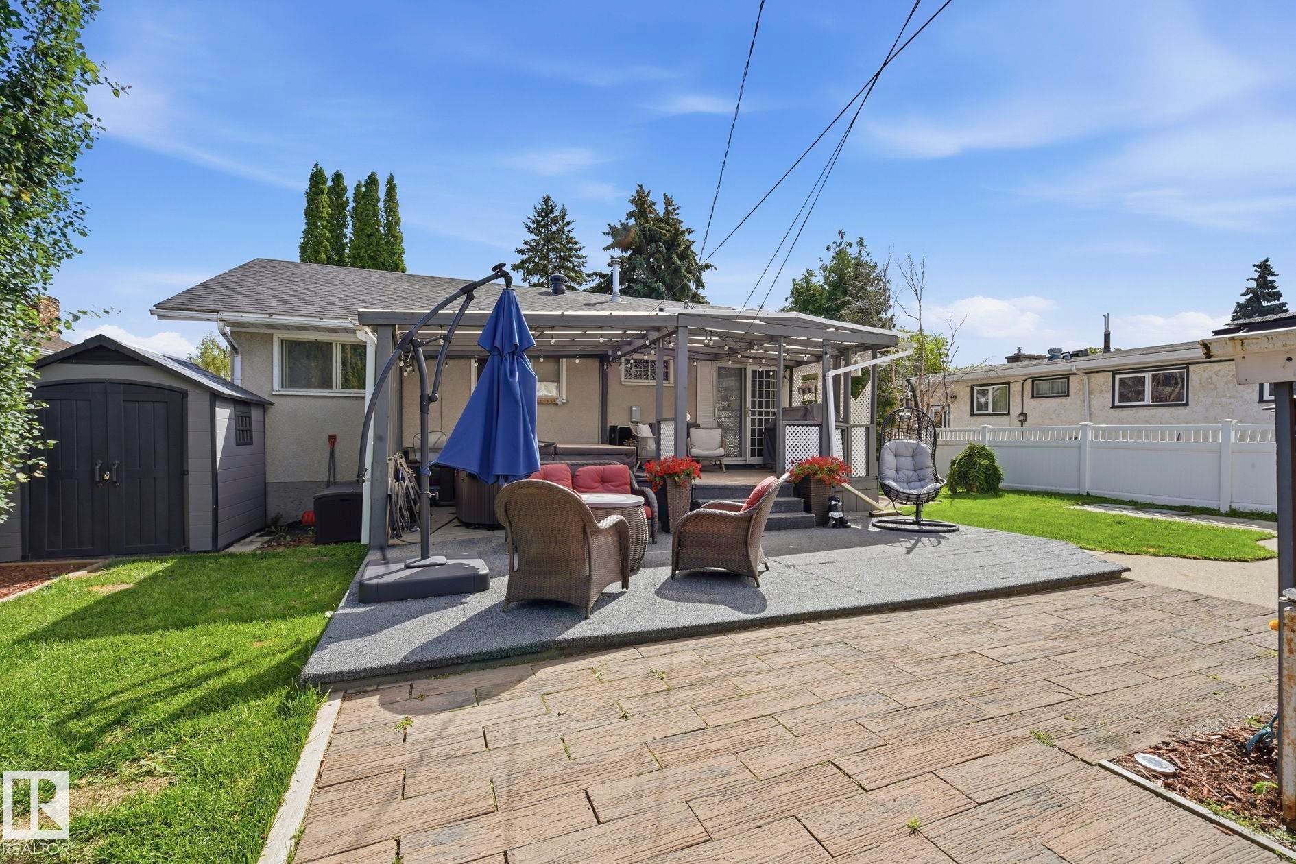 10528 45 Street Nw, Edmonton, AB - Outdoor