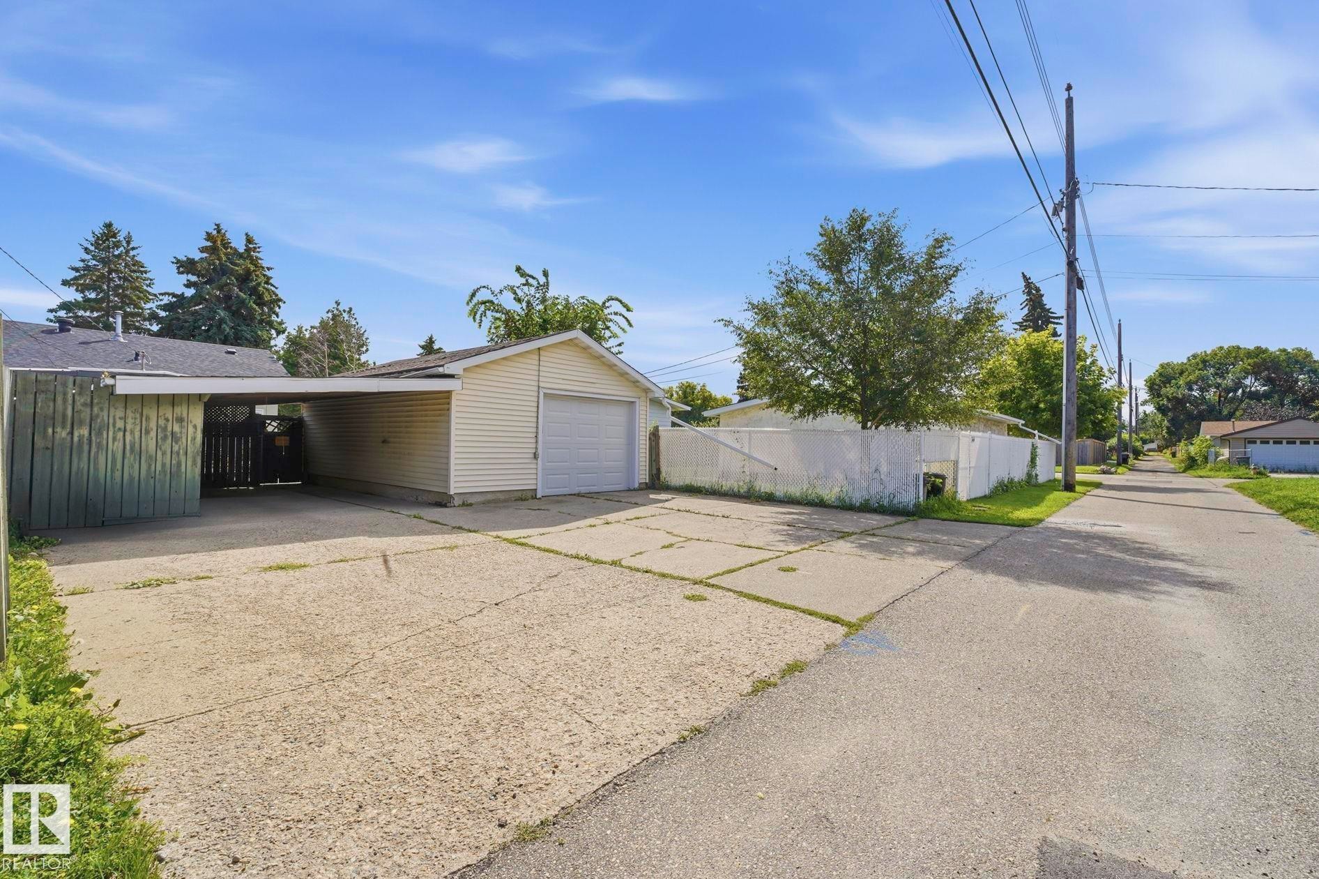 10528 45 Street Nw, Edmonton, AB - Outdoor