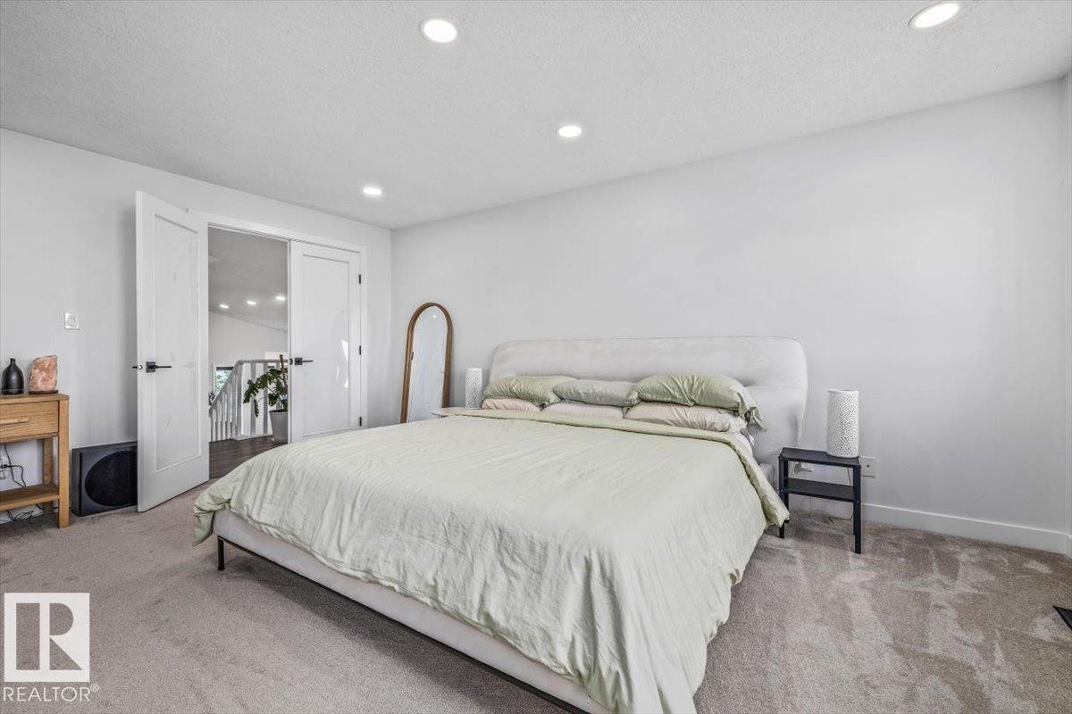 8731 160A Avenue Nw, Edmonton, AB - Indoor Photo Showing Bedroom